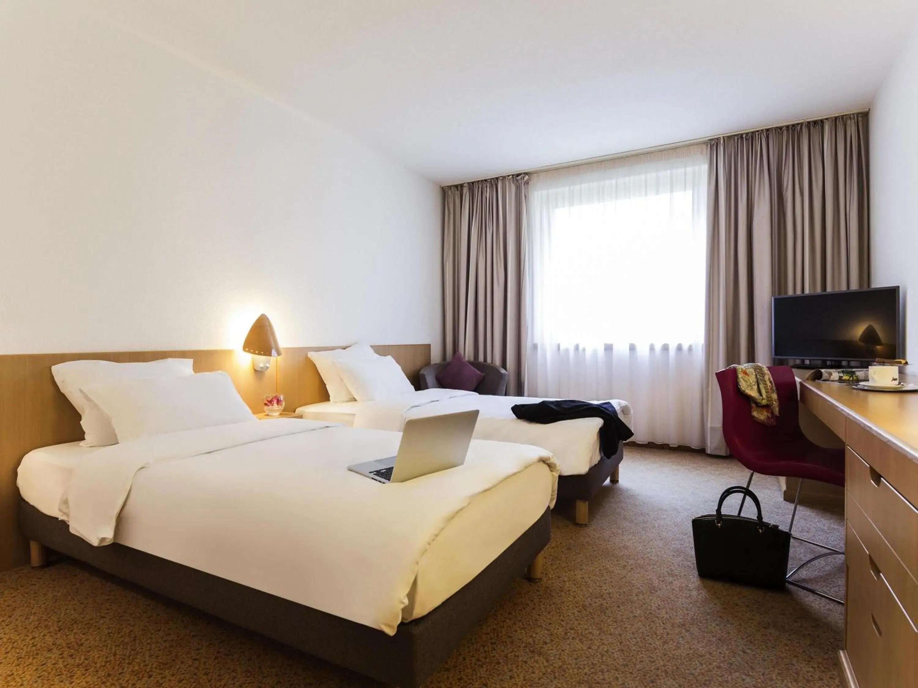 Standard Twin Room in Novotel Düsseldorf City West Standard Twin Room in Novotel Düsseldorf City West