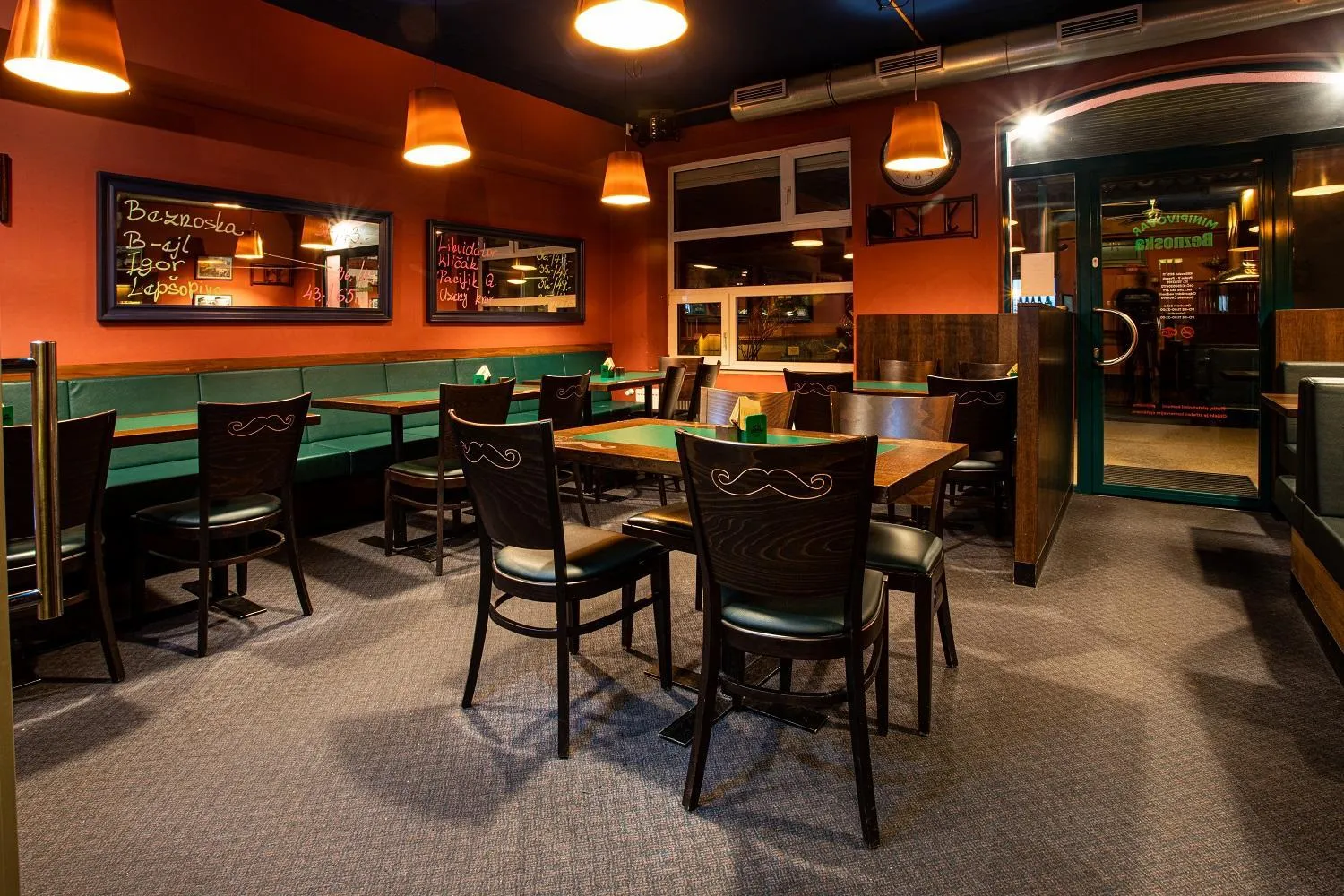 Restaurant/places to eat in Penzion Školička