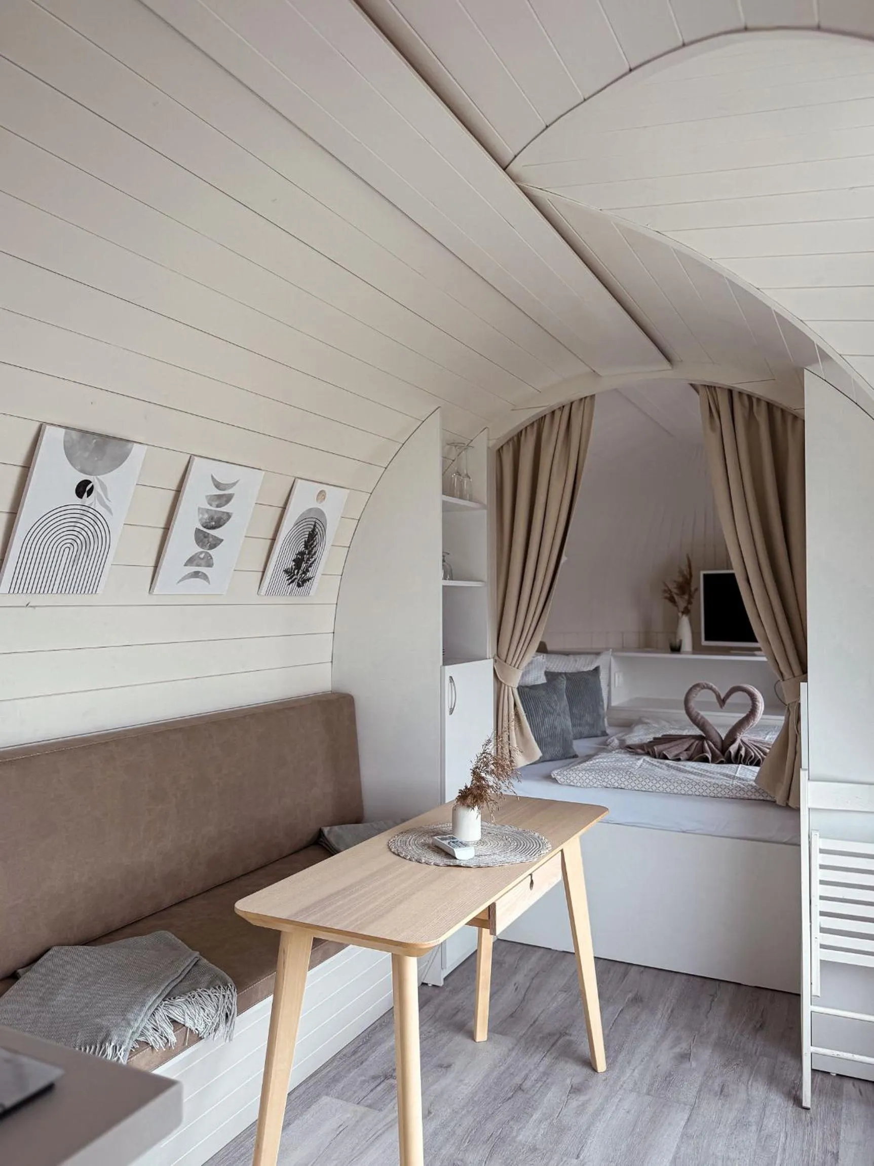 Living room, Bed in Lieblingsplatz Parey - Iglu an Land