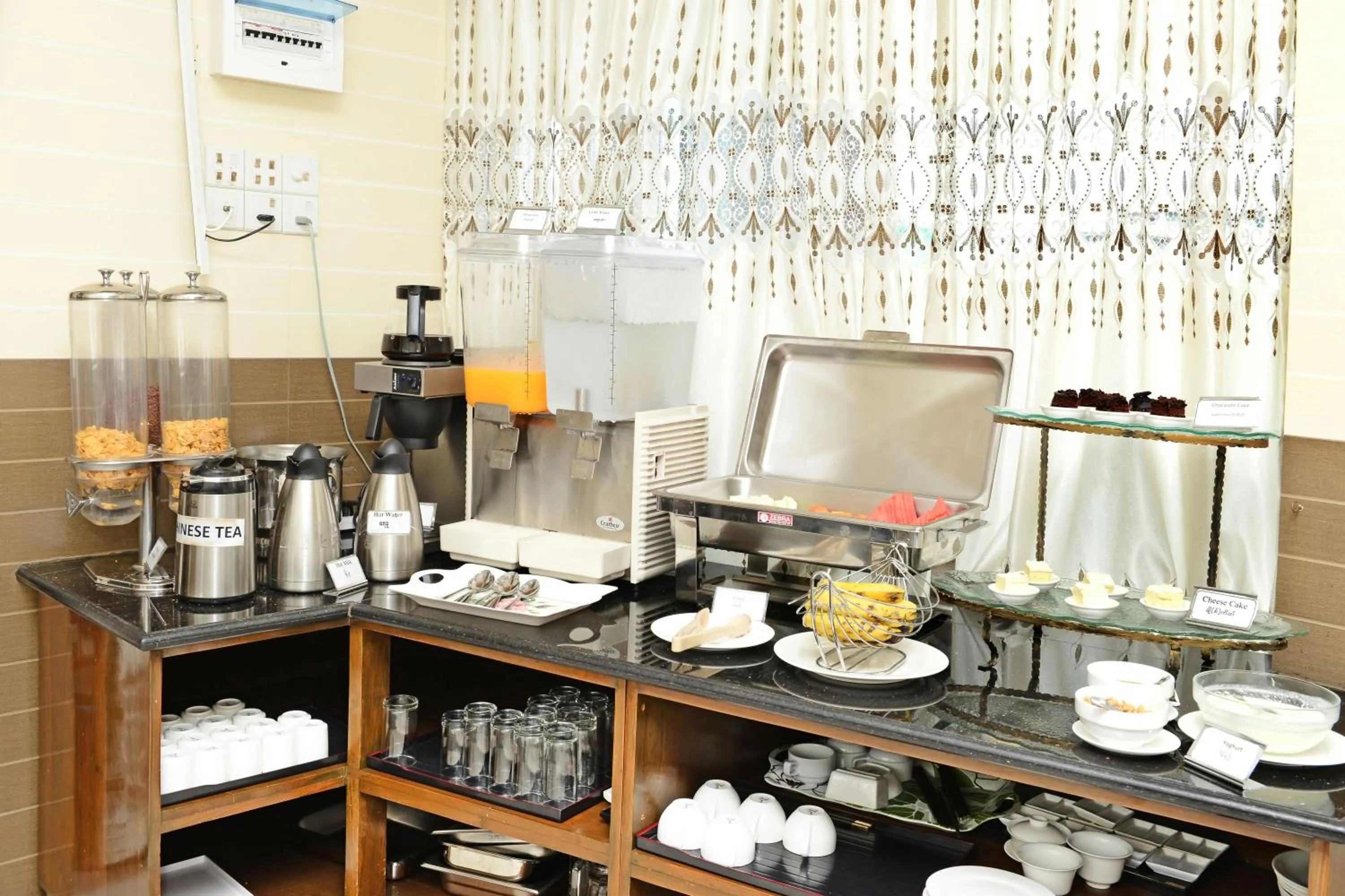 Food in Hotel Grand United - Chinatown