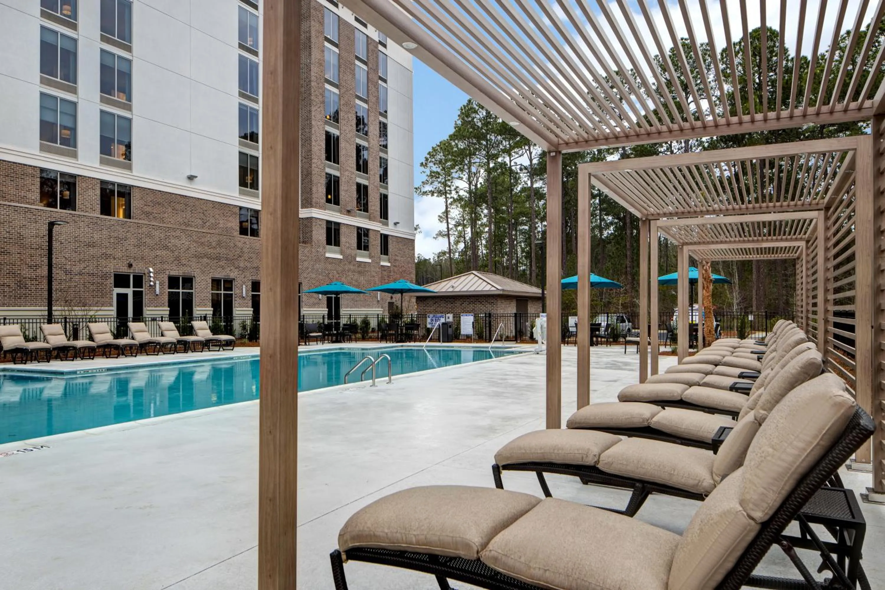 Swimming pool in Homewood Suites By Hilton Summerville
