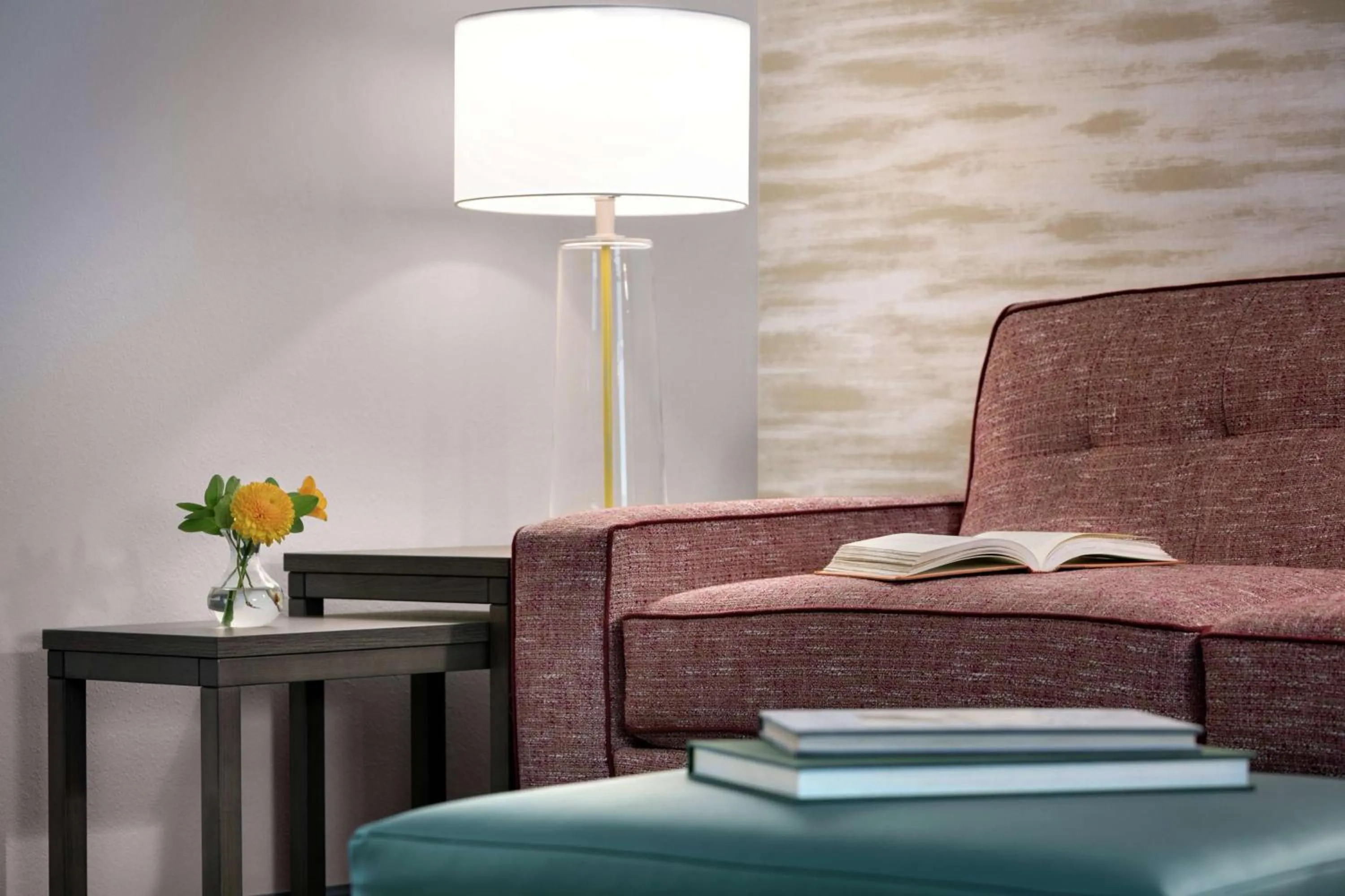 Living room in Home2 Suites By Hilton Easton