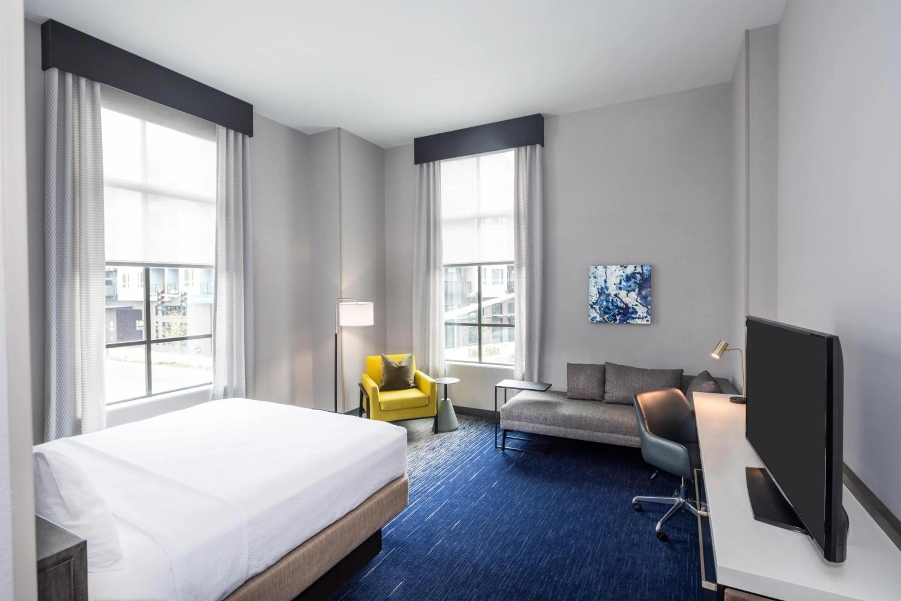 Living room, Bed in Hilton Garden Inn Redmond WA