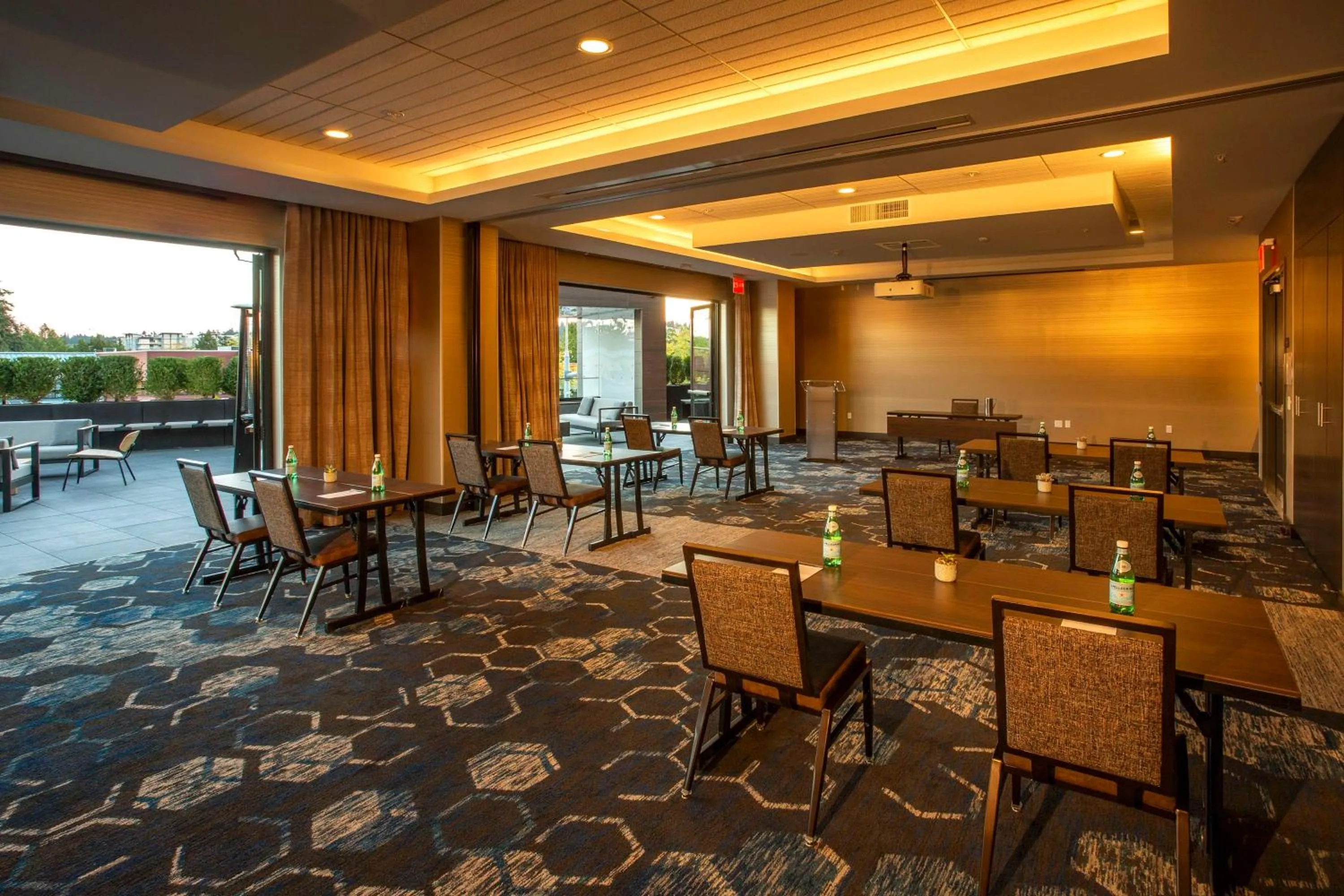 Meeting/conference room in Hilton Garden Inn Redmond WA