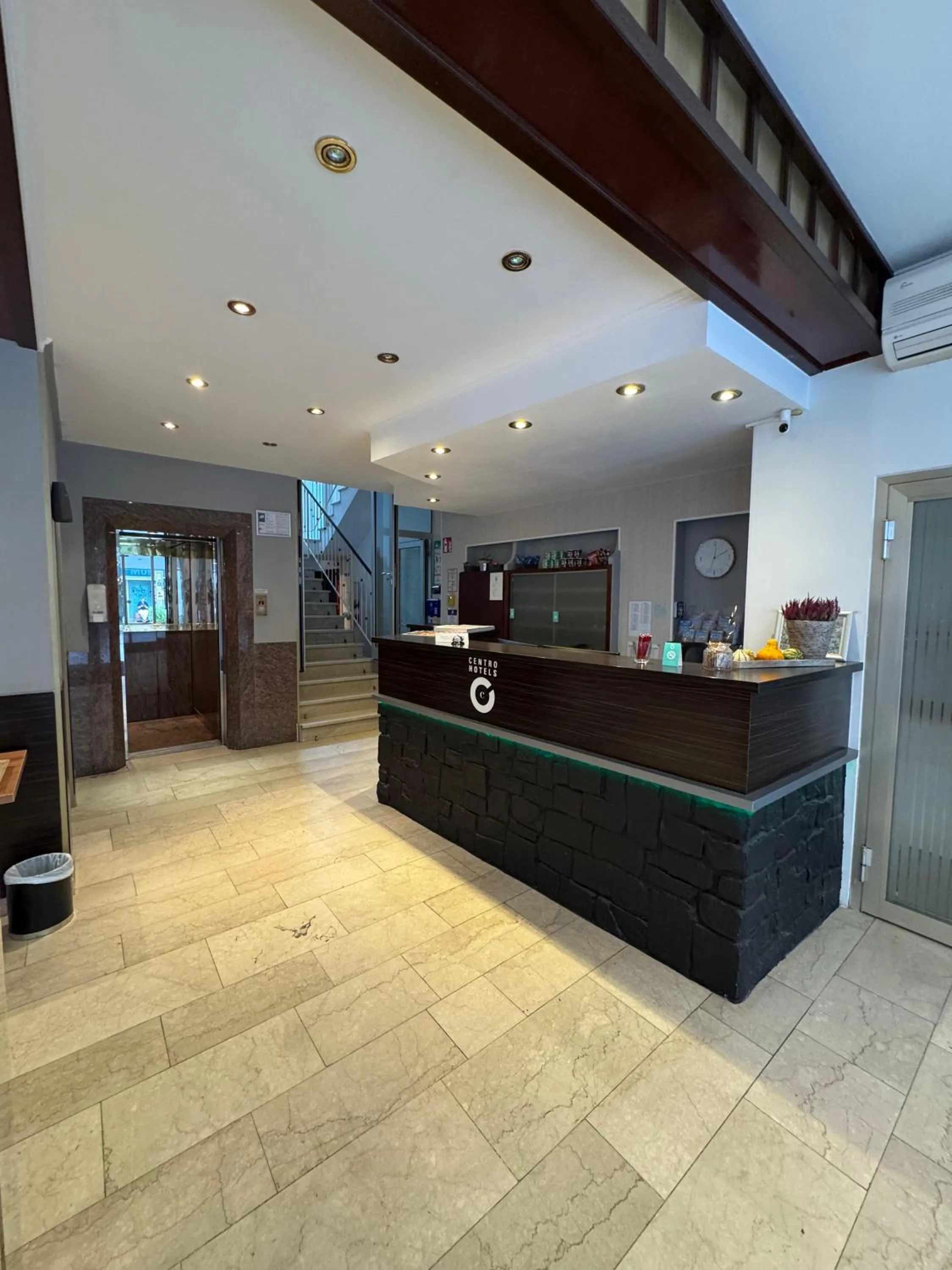 Lobby or reception in Centro Hotel Mondial München City, Trademark Collection by Wyndham