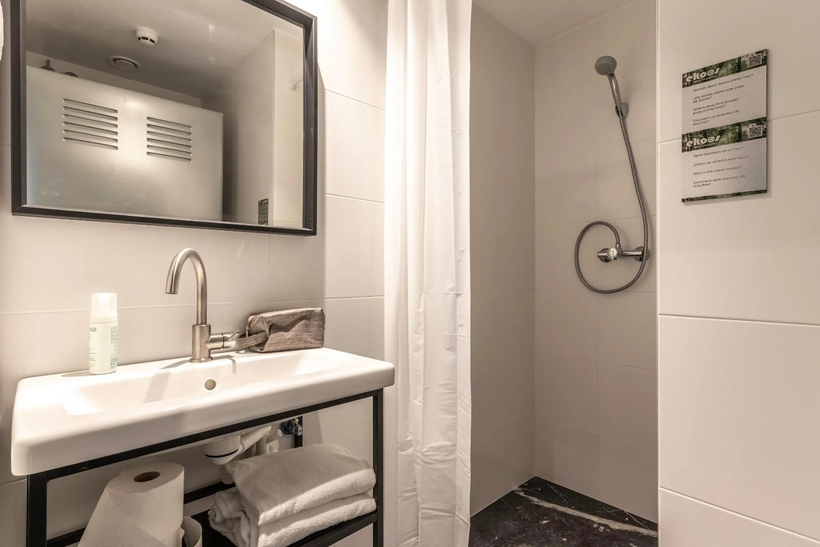 Shower in Ekoos Hostel, Bilbao Eko Hostel