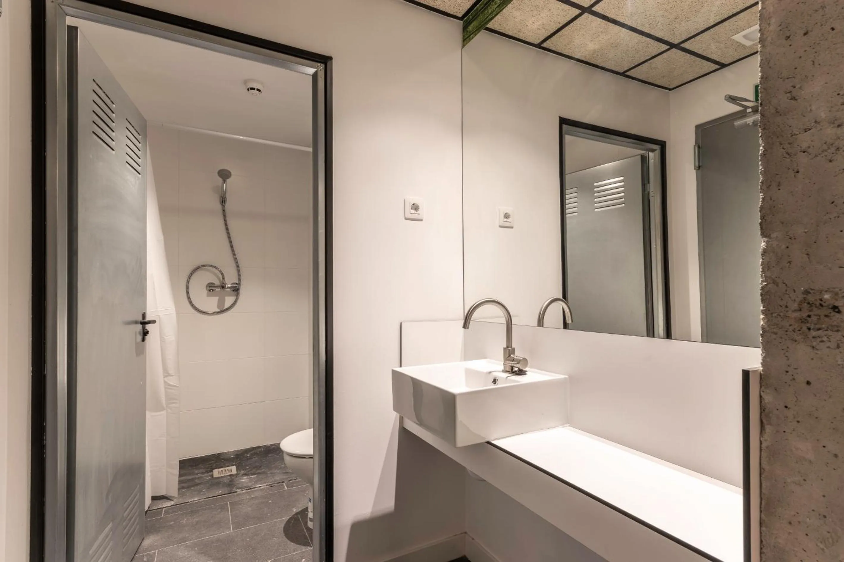 Shower in Ekoos Hostel, Bilbao Eko Hostel