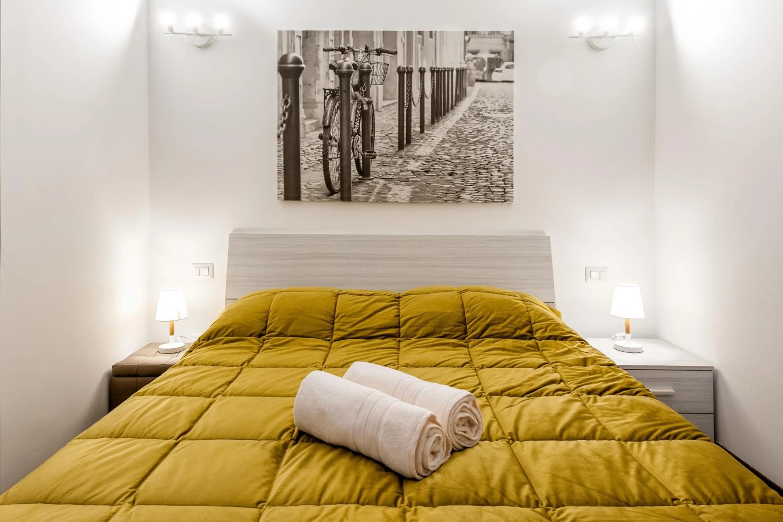 Bedroom, Bed in Tour de Rome