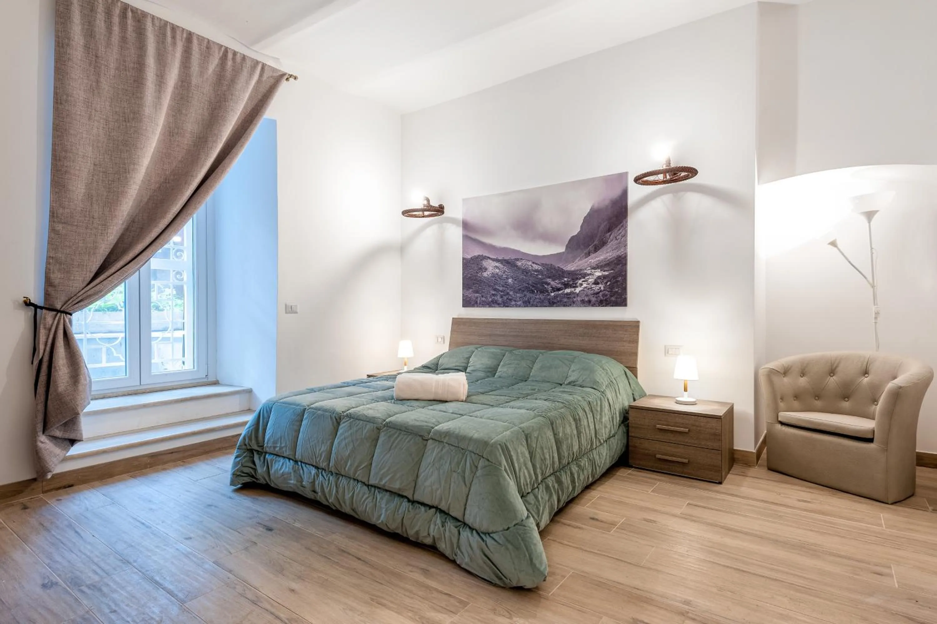 Bedroom, Bed in Tour de Rome