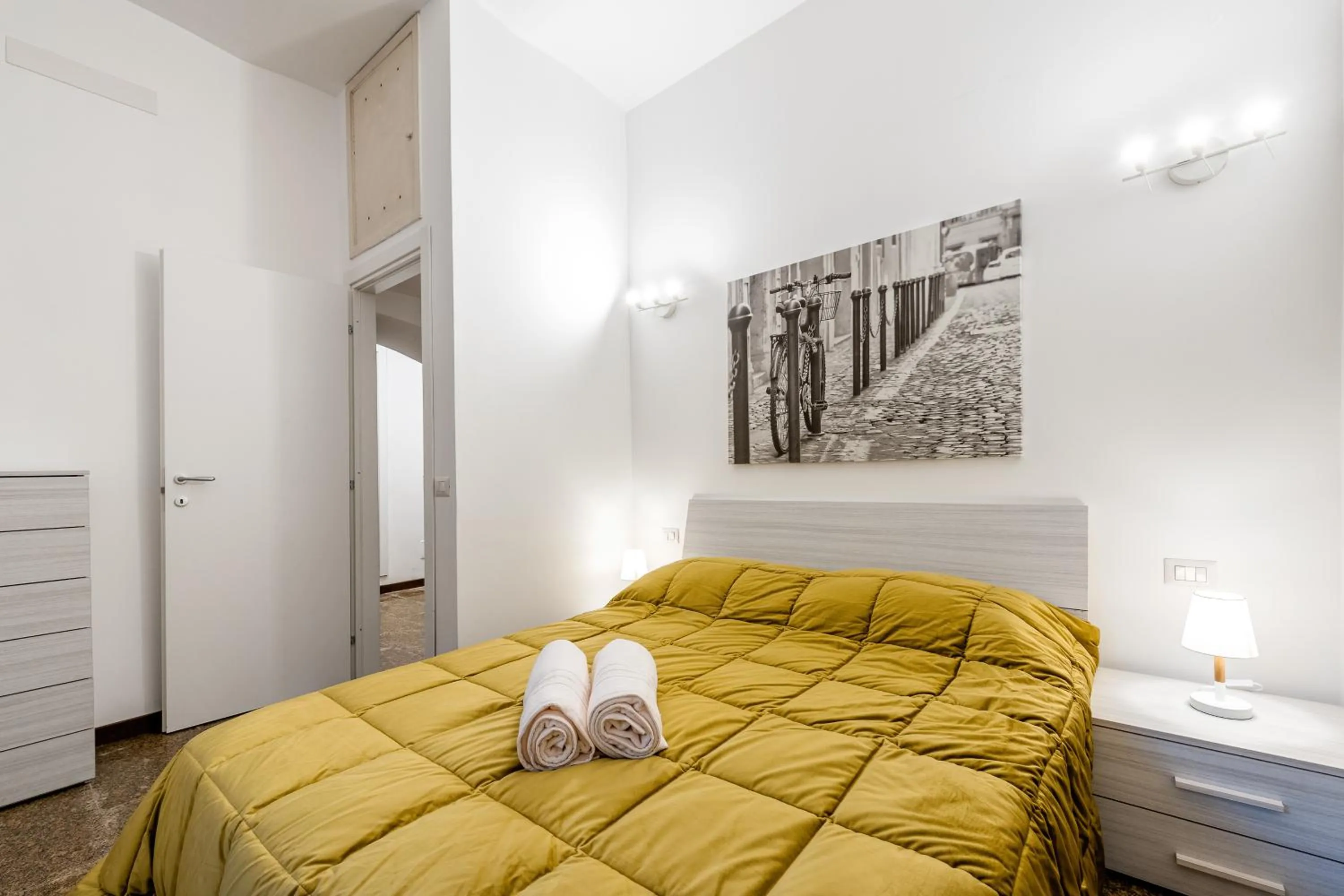 Bedroom, Bed in Tour de Rome