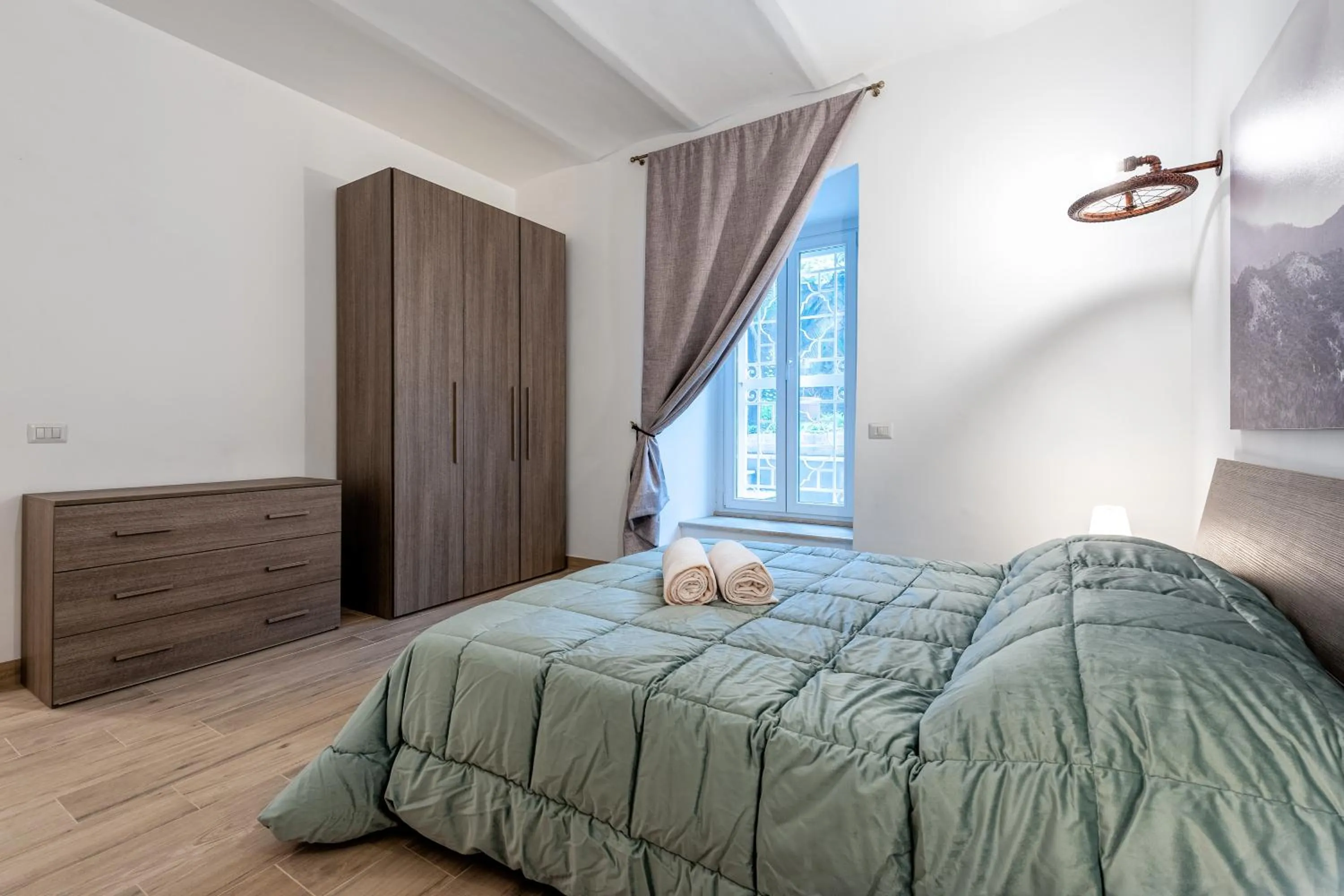 Bedroom, Bed in Tour de Rome