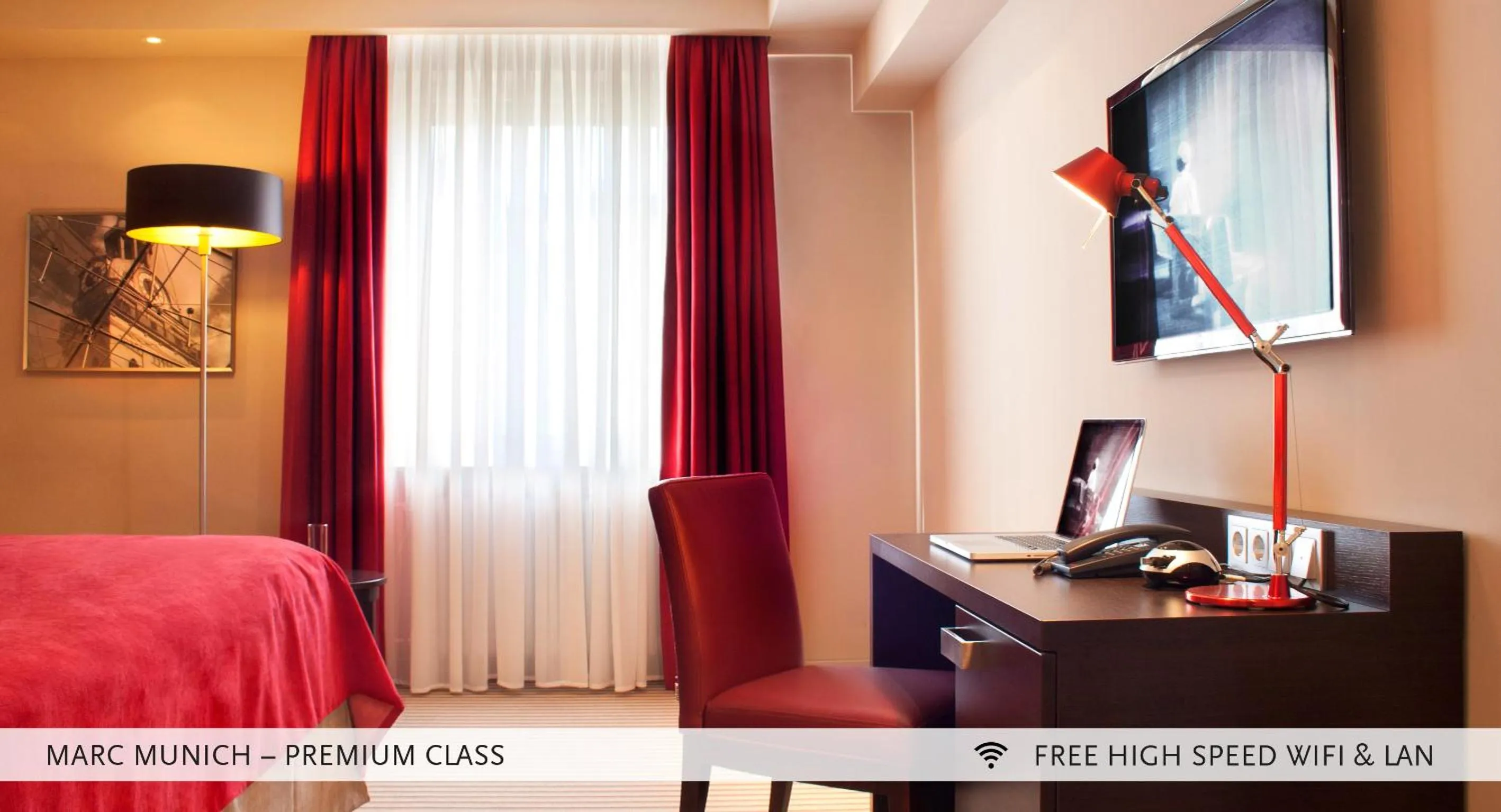 Seating area, Bed in Marc München