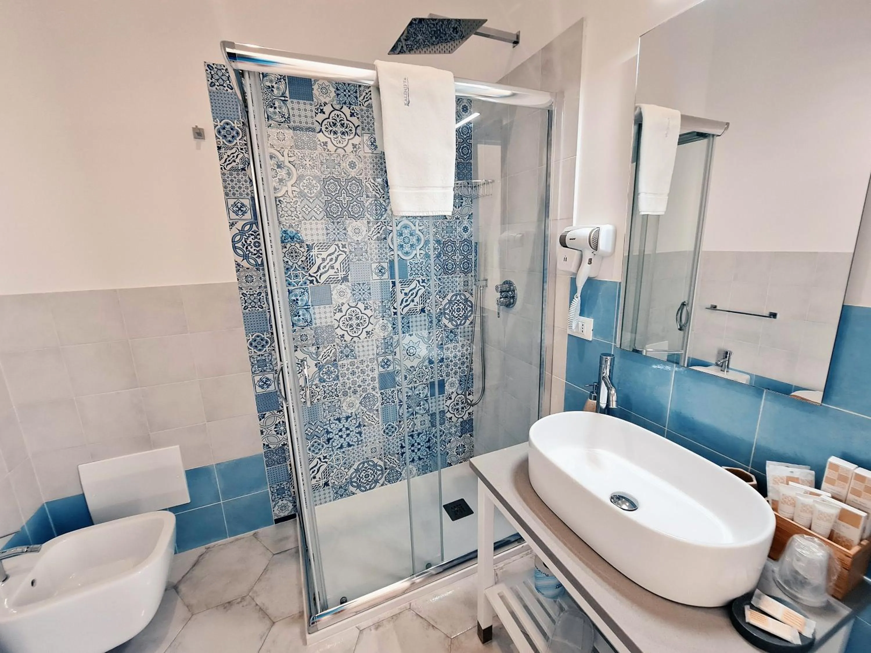 Bathroom in Kalinifta Rooms Apartment