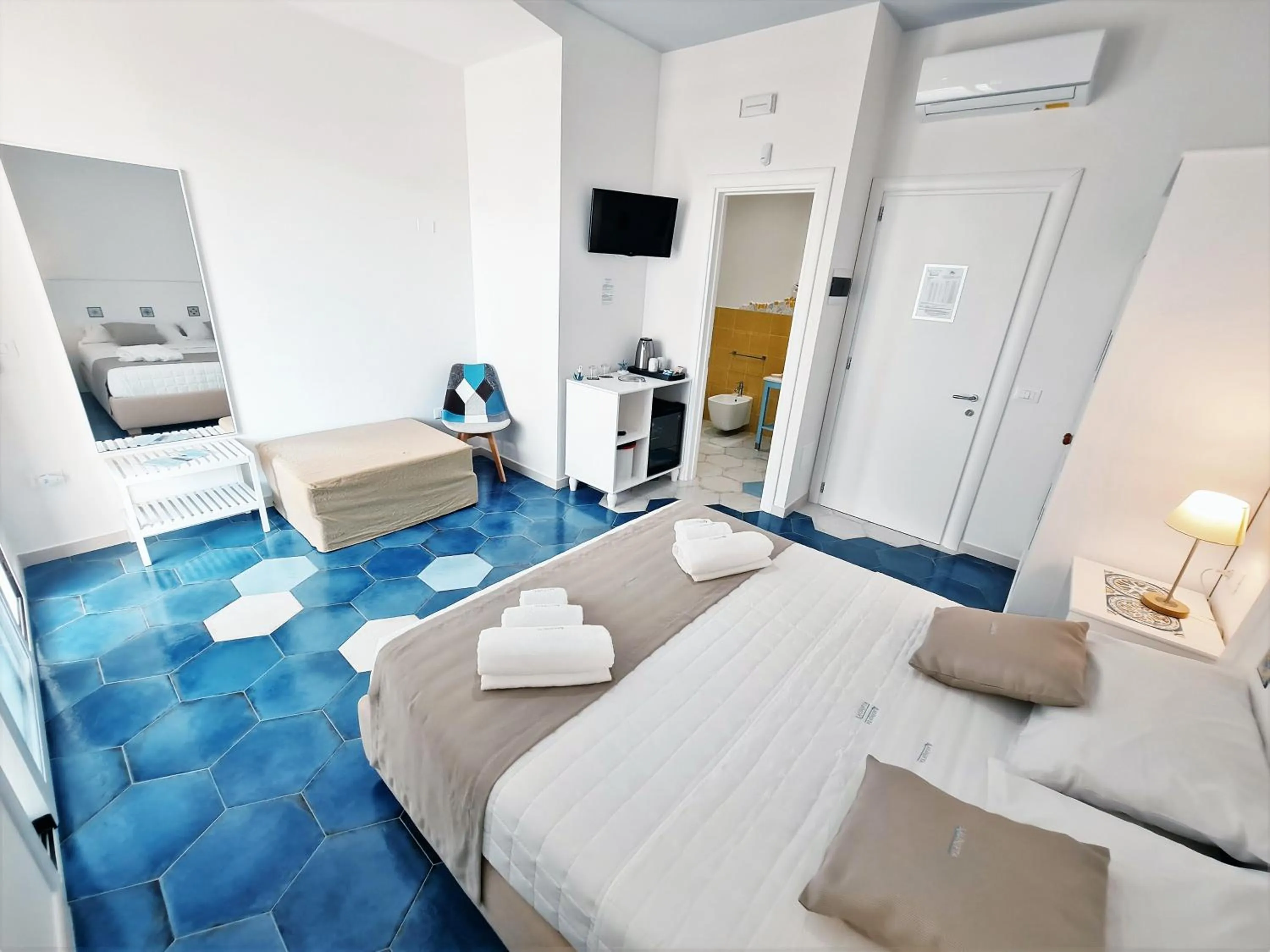 Bedroom, Bed in Kalinifta Rooms Apartment