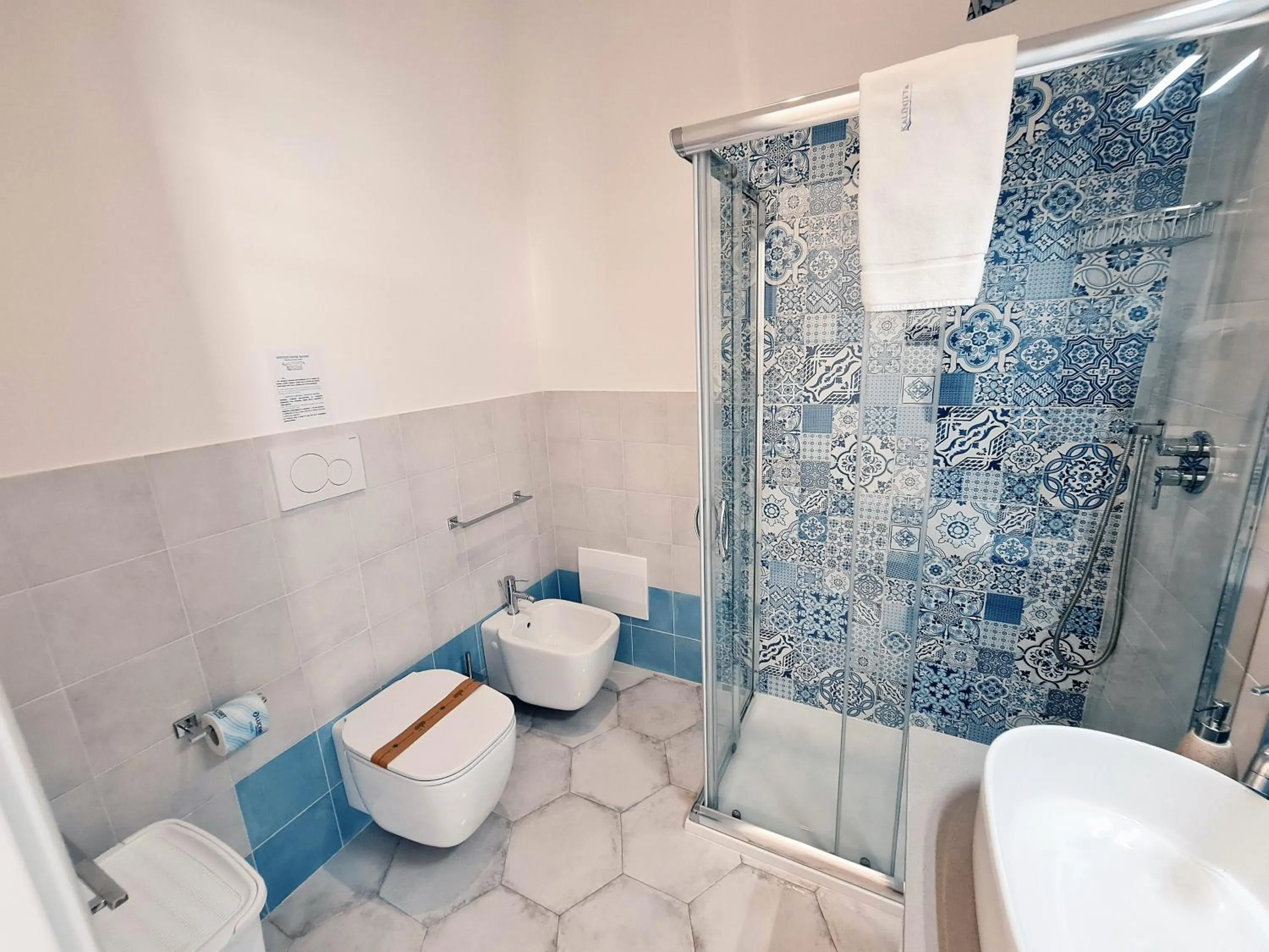 Bathroom in Kalinifta Rooms Apartment