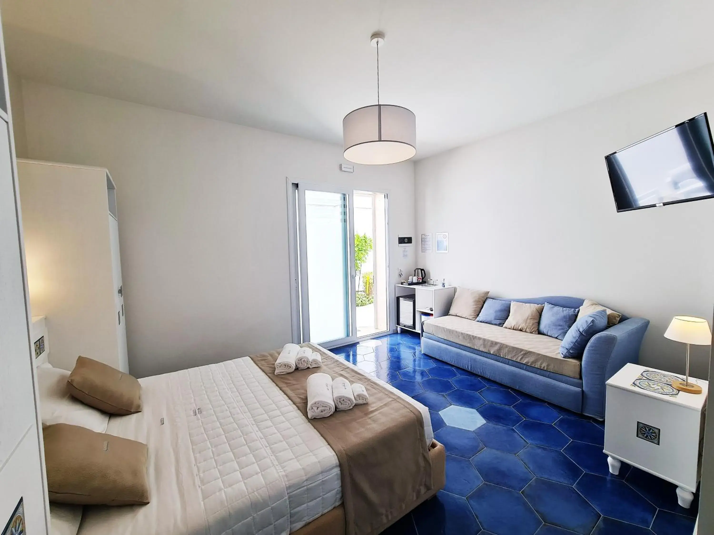 Quadruple Room with Private Bathroom - single occupancy in Kalinifta Rooms Apartment Quadruple Room with Private Bathroom - single occupancy in Kalinifta Rooms Apartment