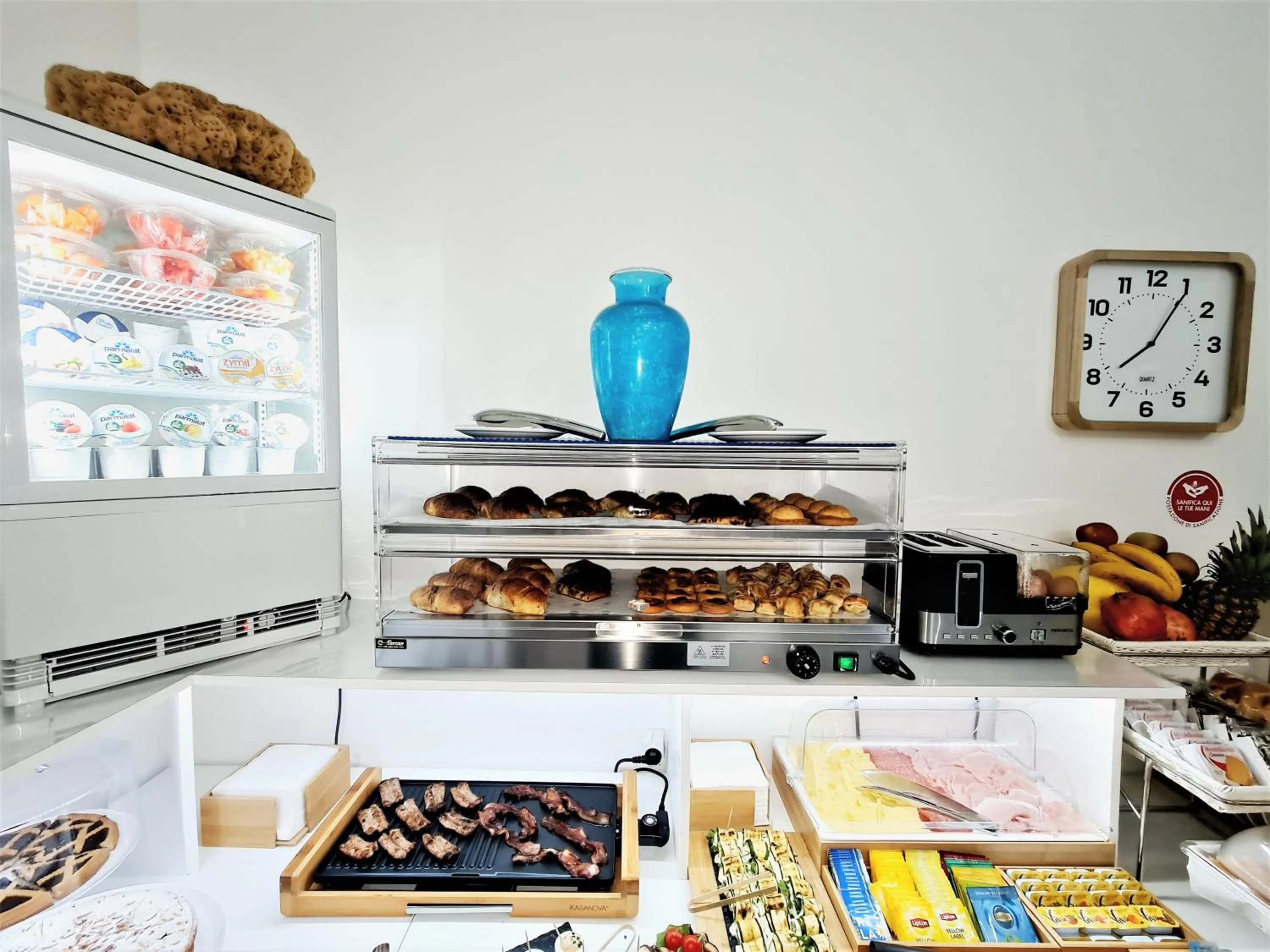 Breakfast in Kalinifta Rooms Apartment