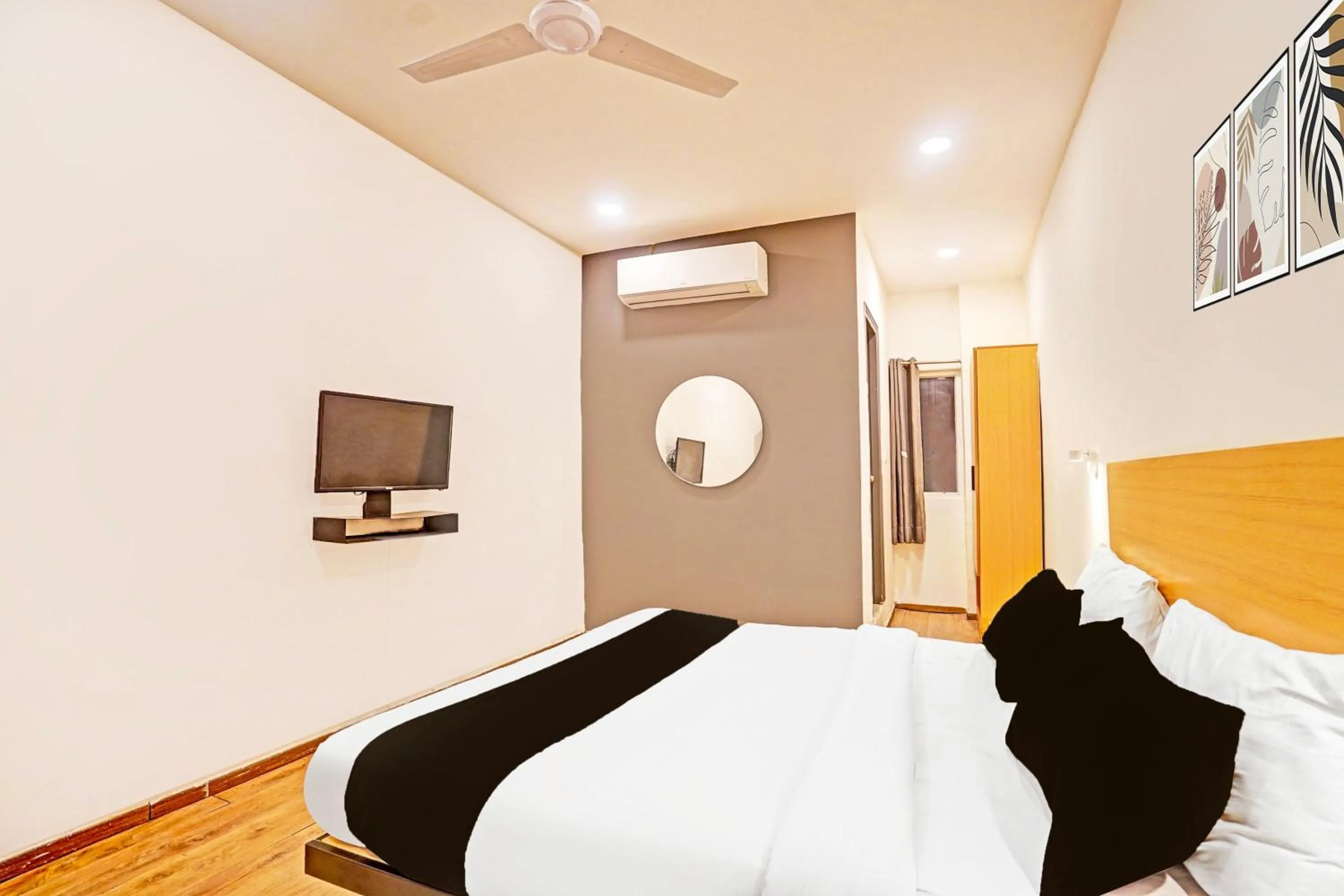 Bedroom, Bed in Super Townhouse Mukut Bazar