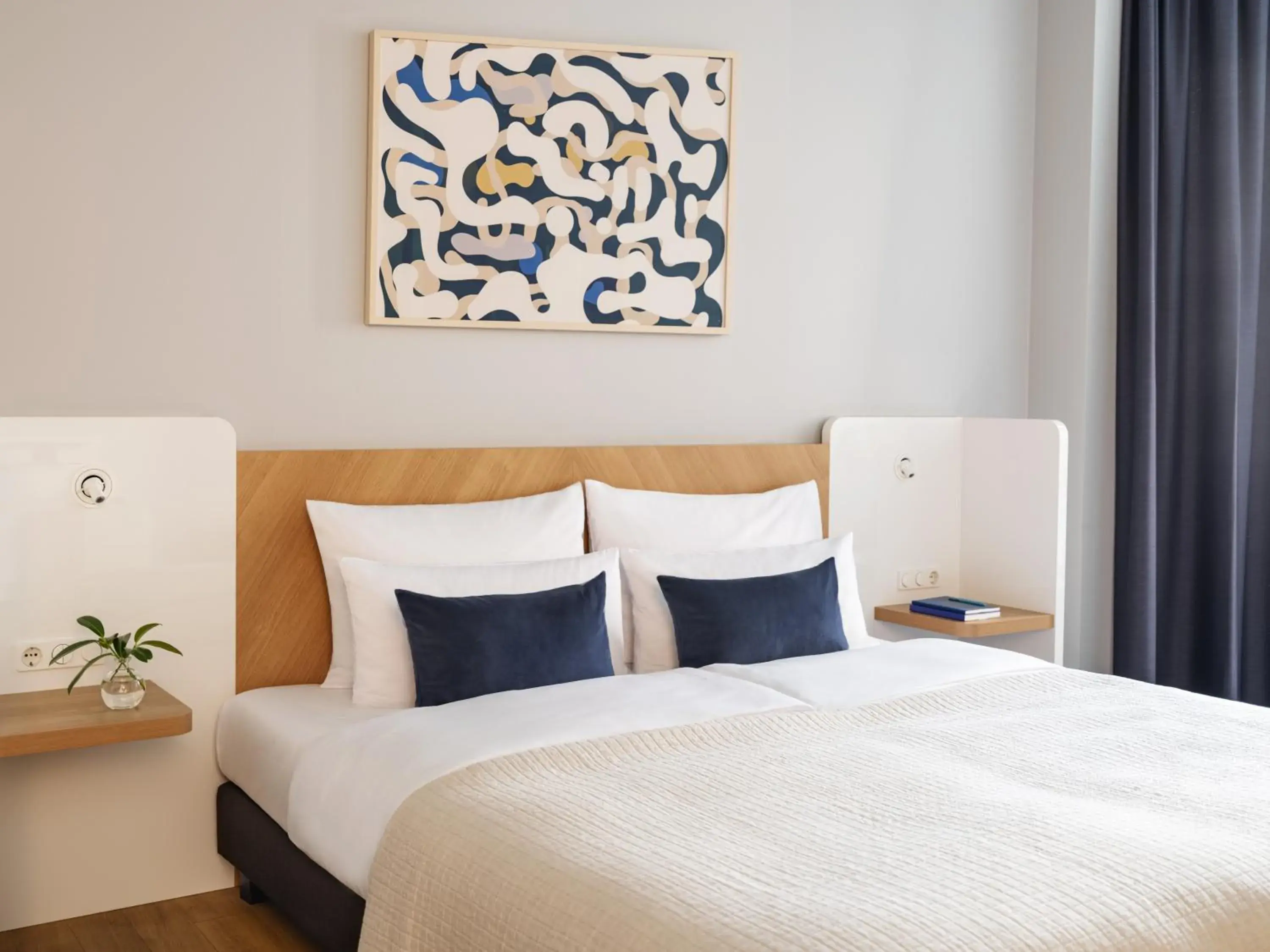 Extra Large Studio with Kitchenette and Balcony in Numa Berlin Kudamm Extra Large Studio with Kitchenette and Balcony in Numa Berlin Kudamm