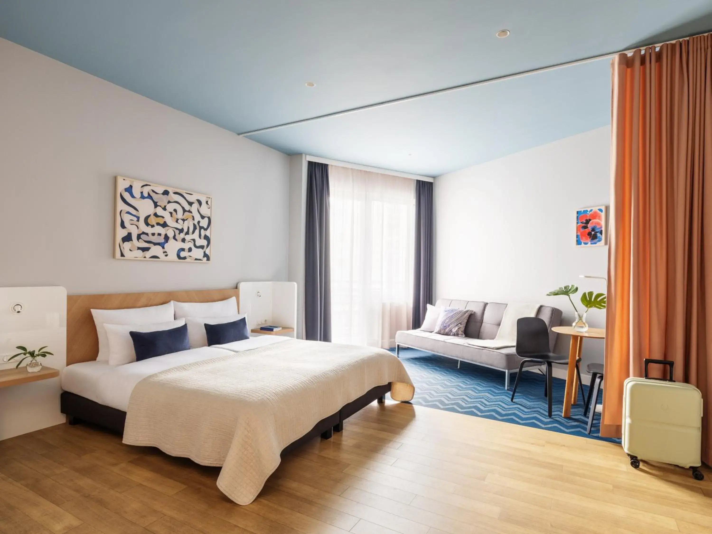 Extra Large Studio with Kitchenette and Balcony in Numa Berlin Kudamm Extra Large Studio with Kitchenette and Balcony in Numa Berlin Kudamm