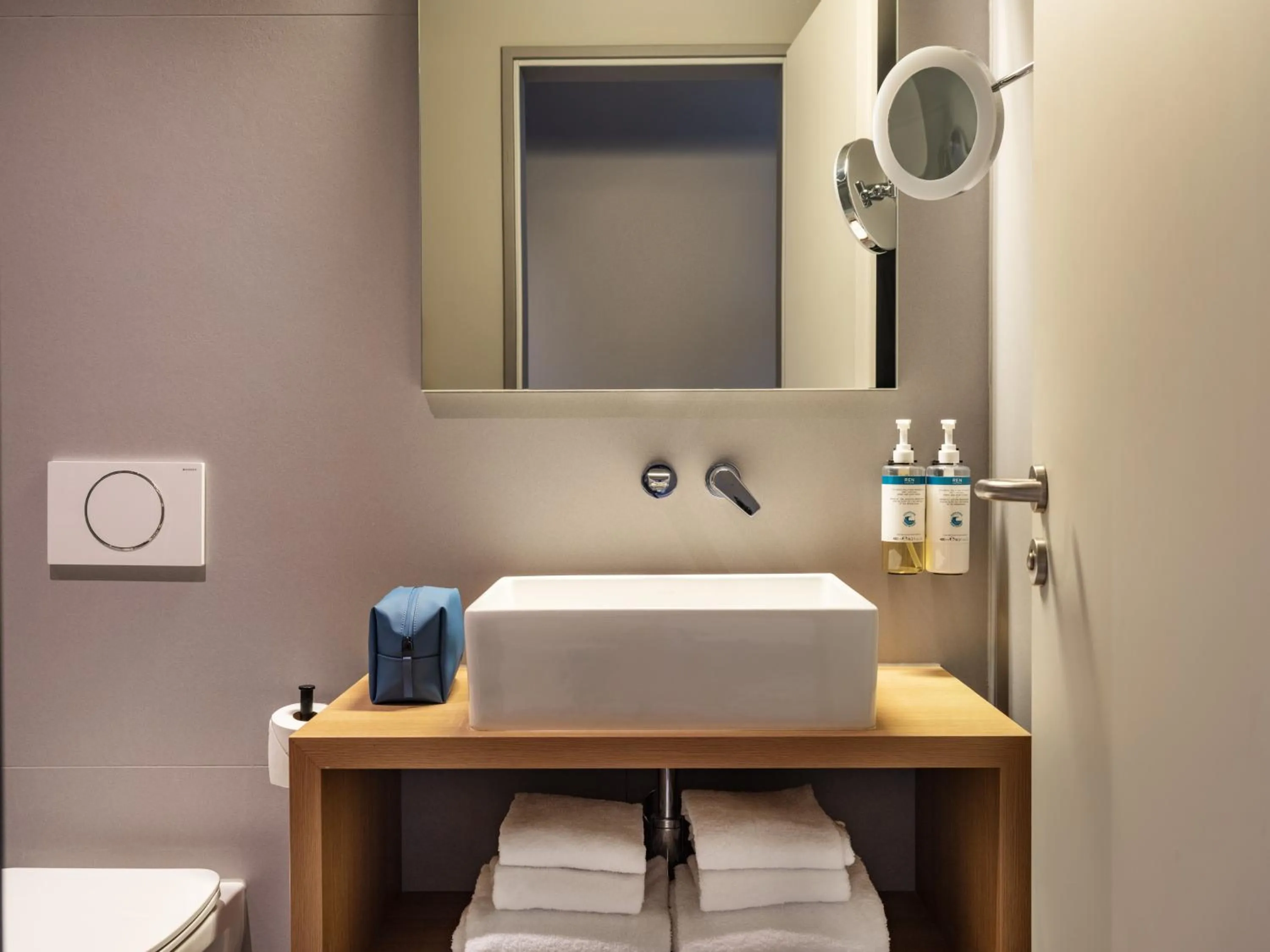 Toilet in Numa Berlin Kudamm