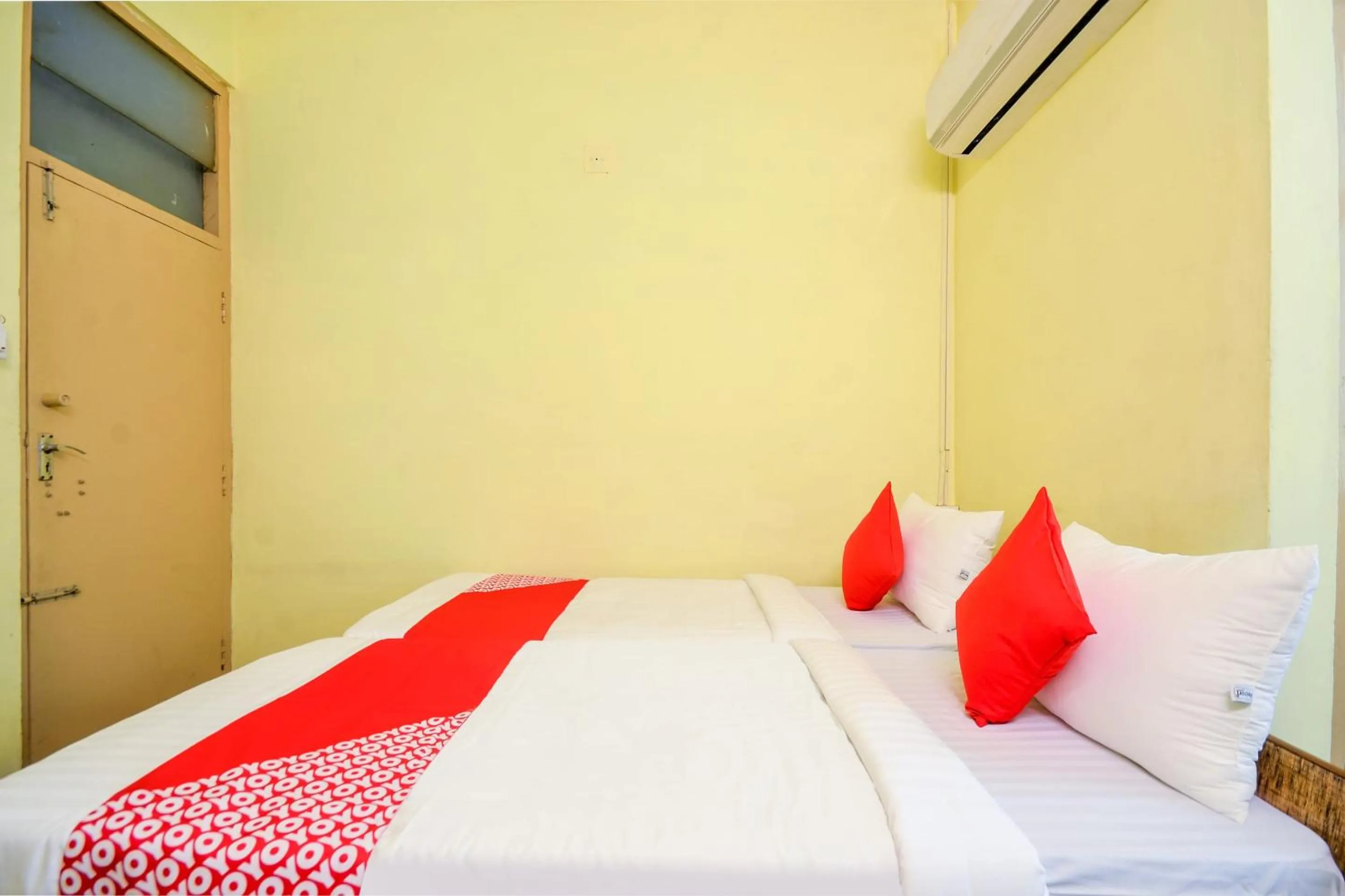 Bedroom, Bed in Super Hotel O Aruljothi Gandhipuram Bus Terminus