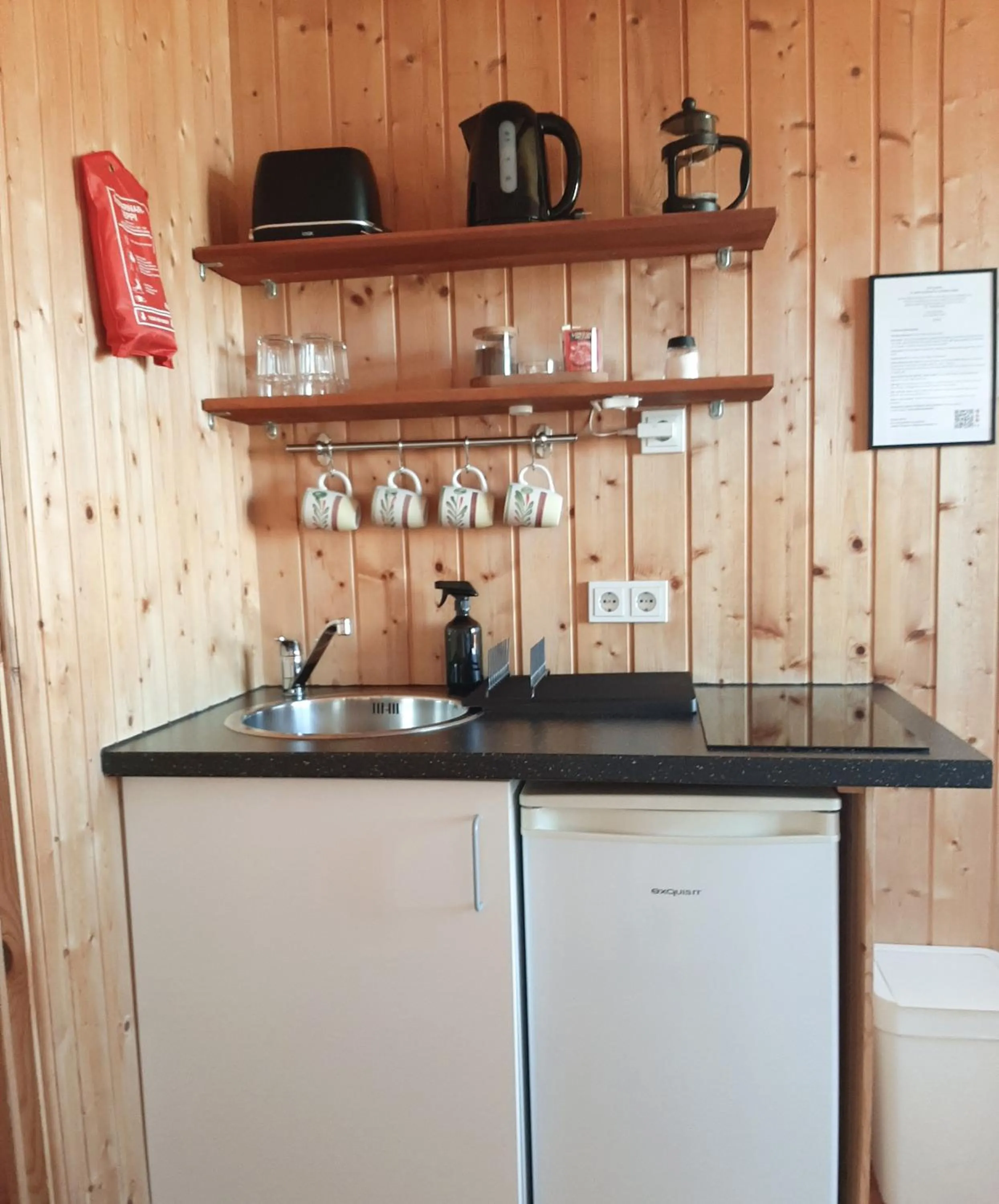 Kitchen or kitchenette in Lambhus Glacier View Cabins