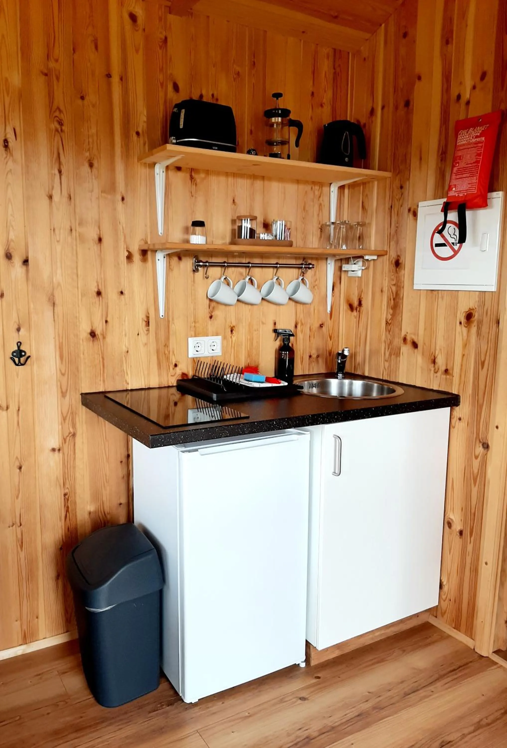 Kitchen or kitchenette in Lambhus Glacier View Cabins