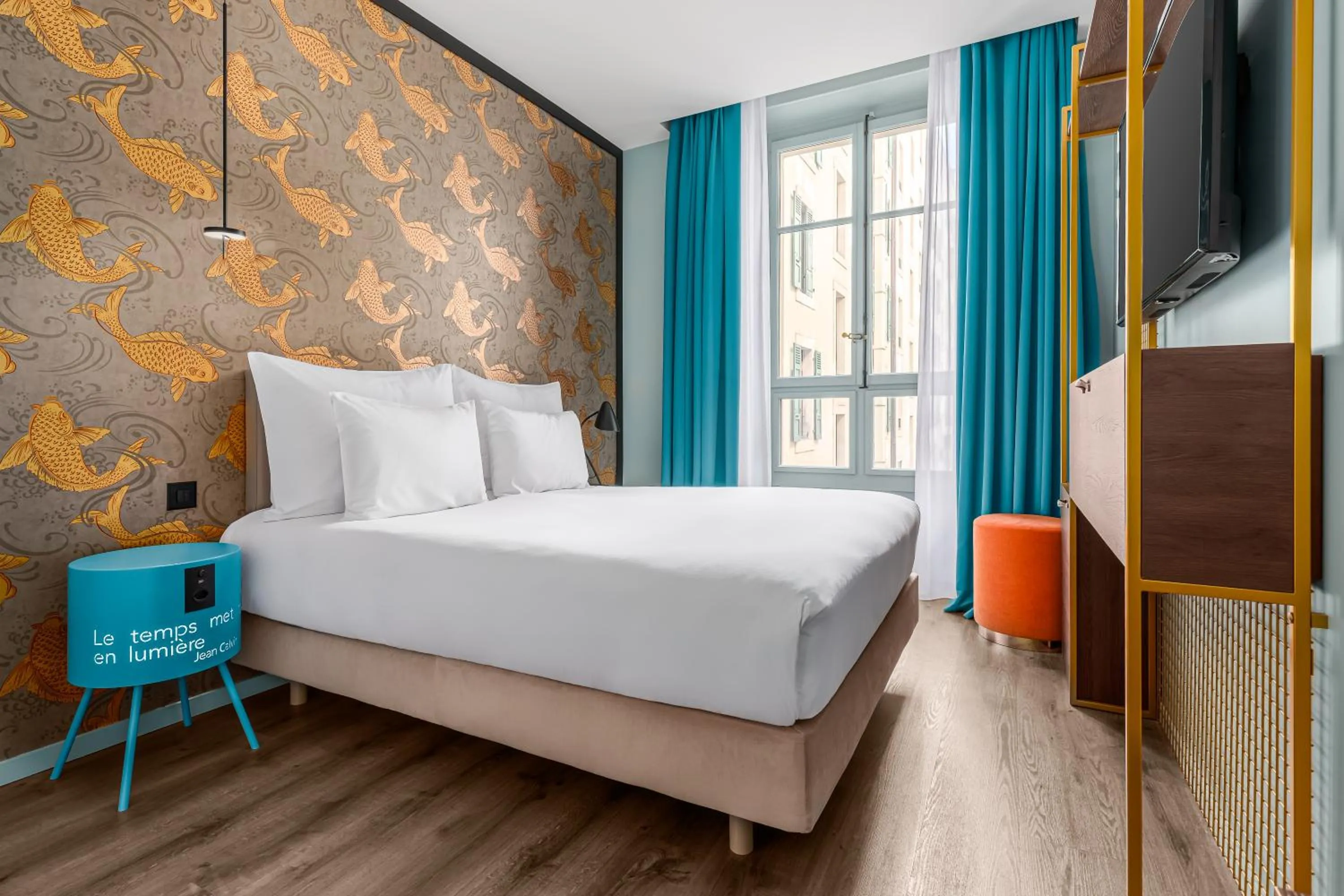 Photo of the whole room, Bed in Marmont Hotel