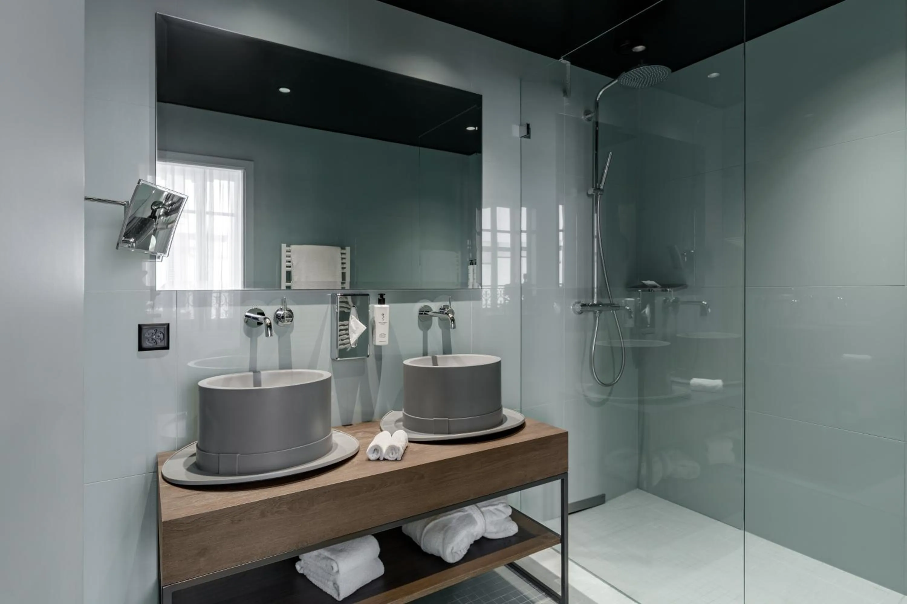 Shower in Marmont Hotel