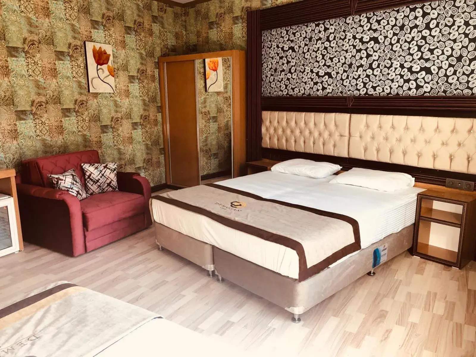 Large Double Room in Demosan Hotel Hilden Large Double Room in Demosan Hotel Hilden