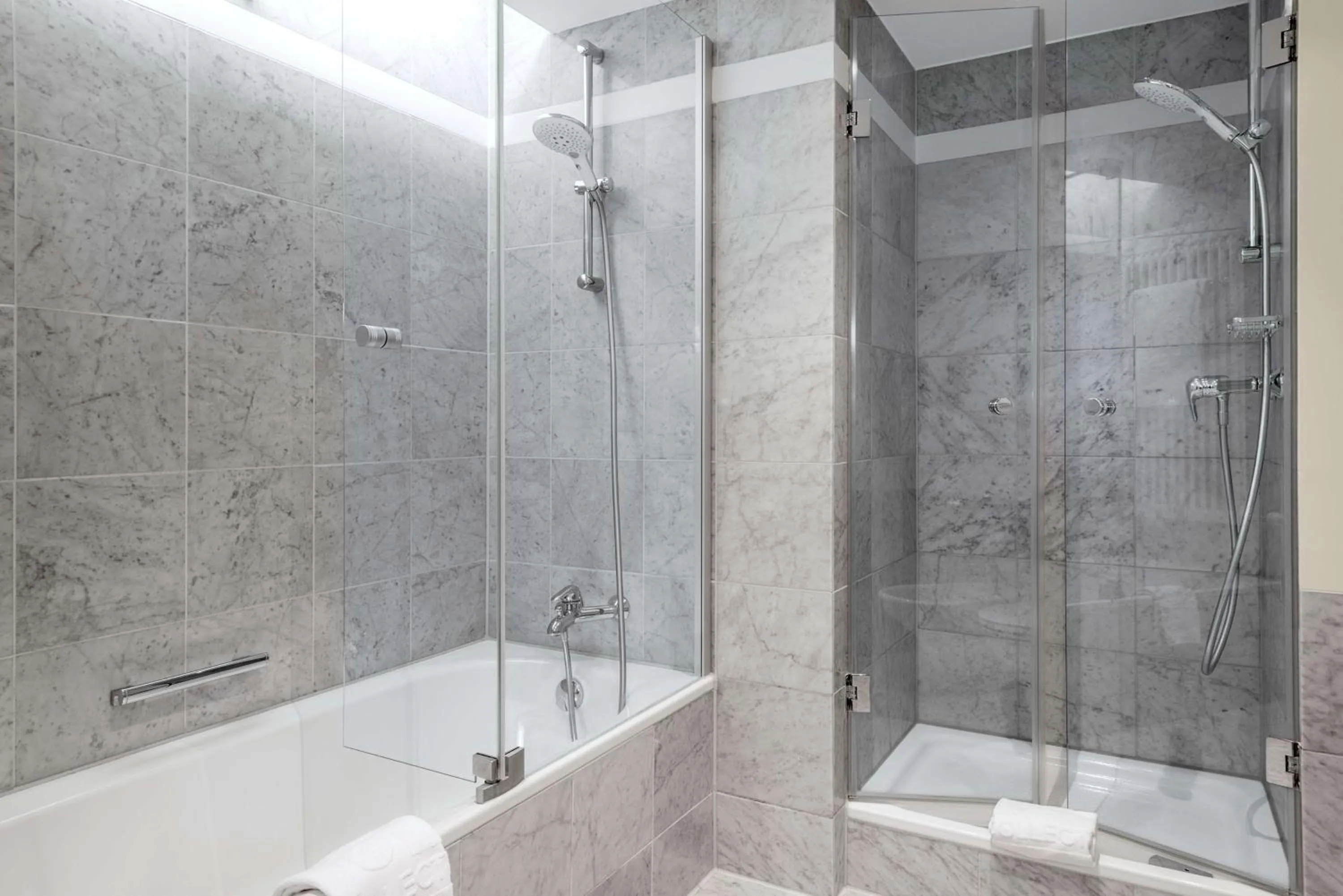 Bathroom in NH Collection Köln Mediapark