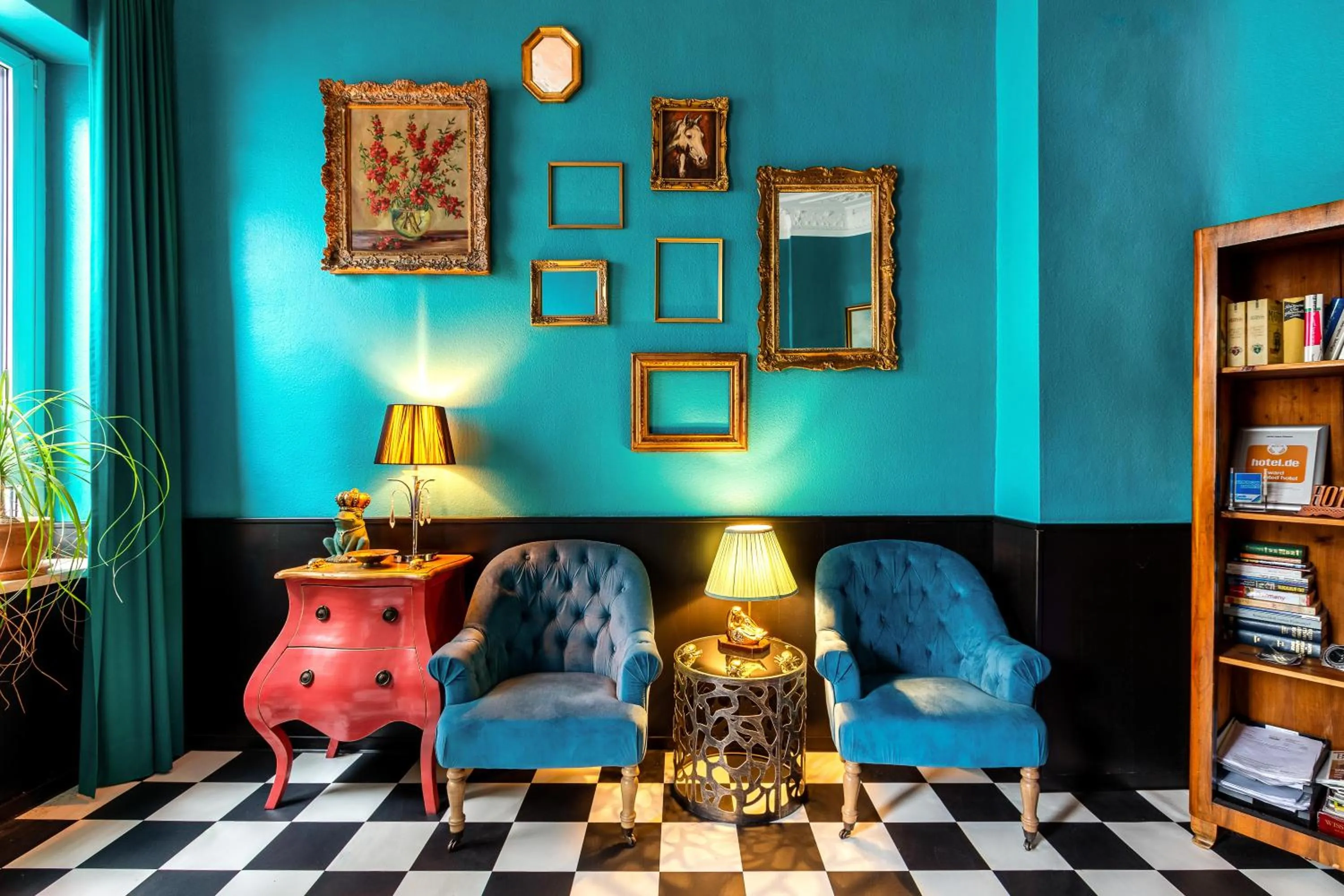 Seating area in SmartHotel Mystique Self check-in