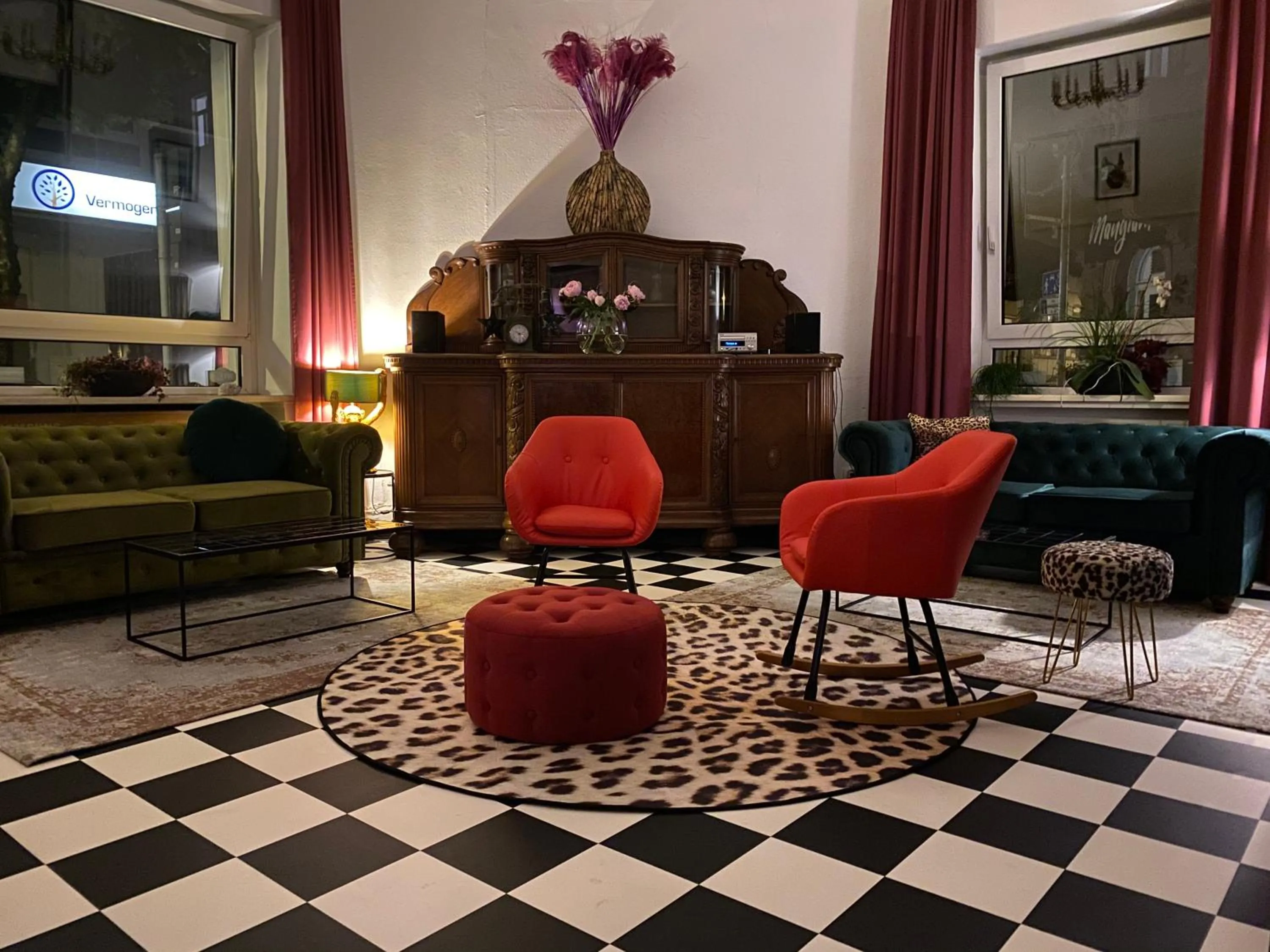 Lounge or bar in SmartHotel Mystique Self check-in