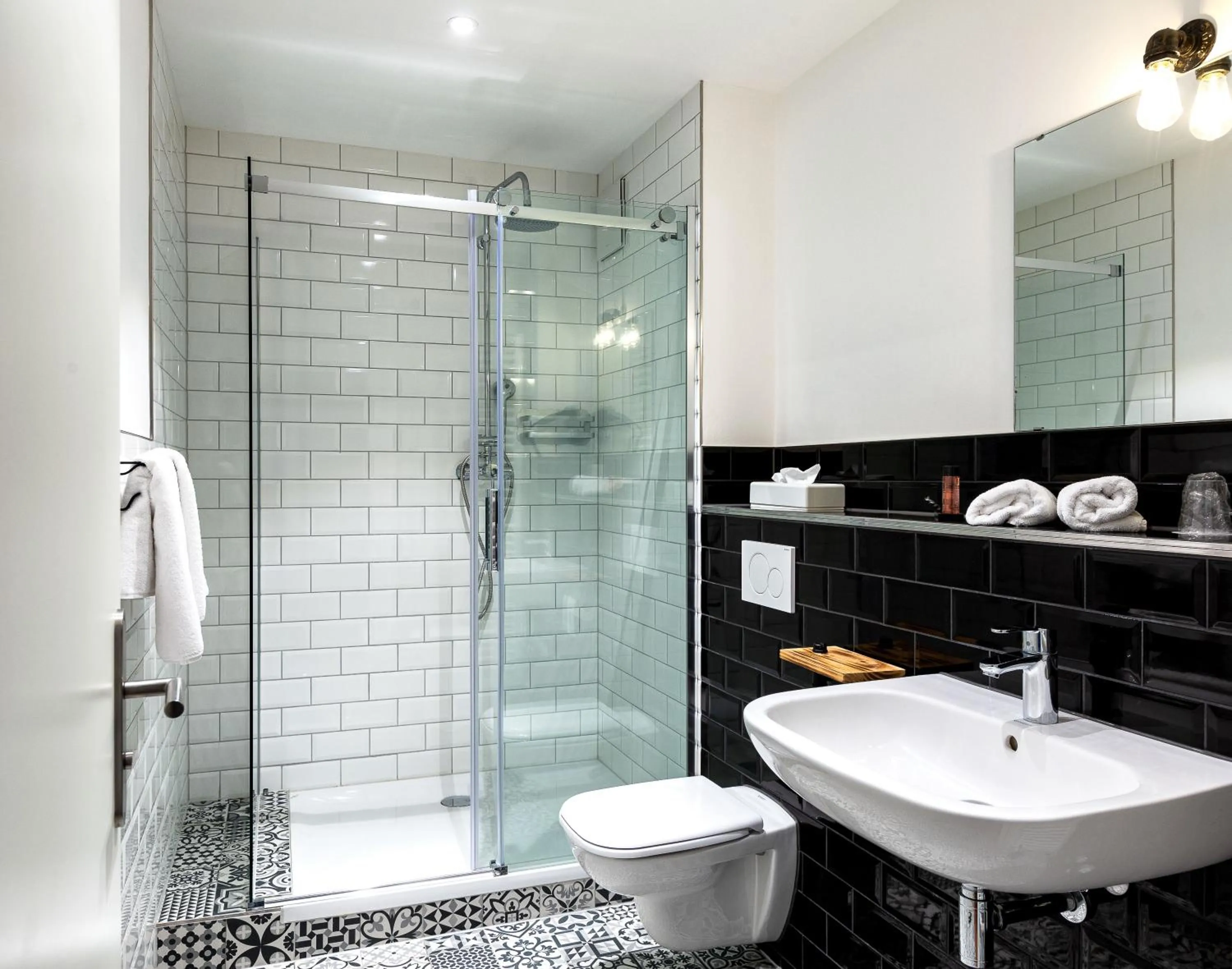 Shower in SmartHotel Mystique Self check-in