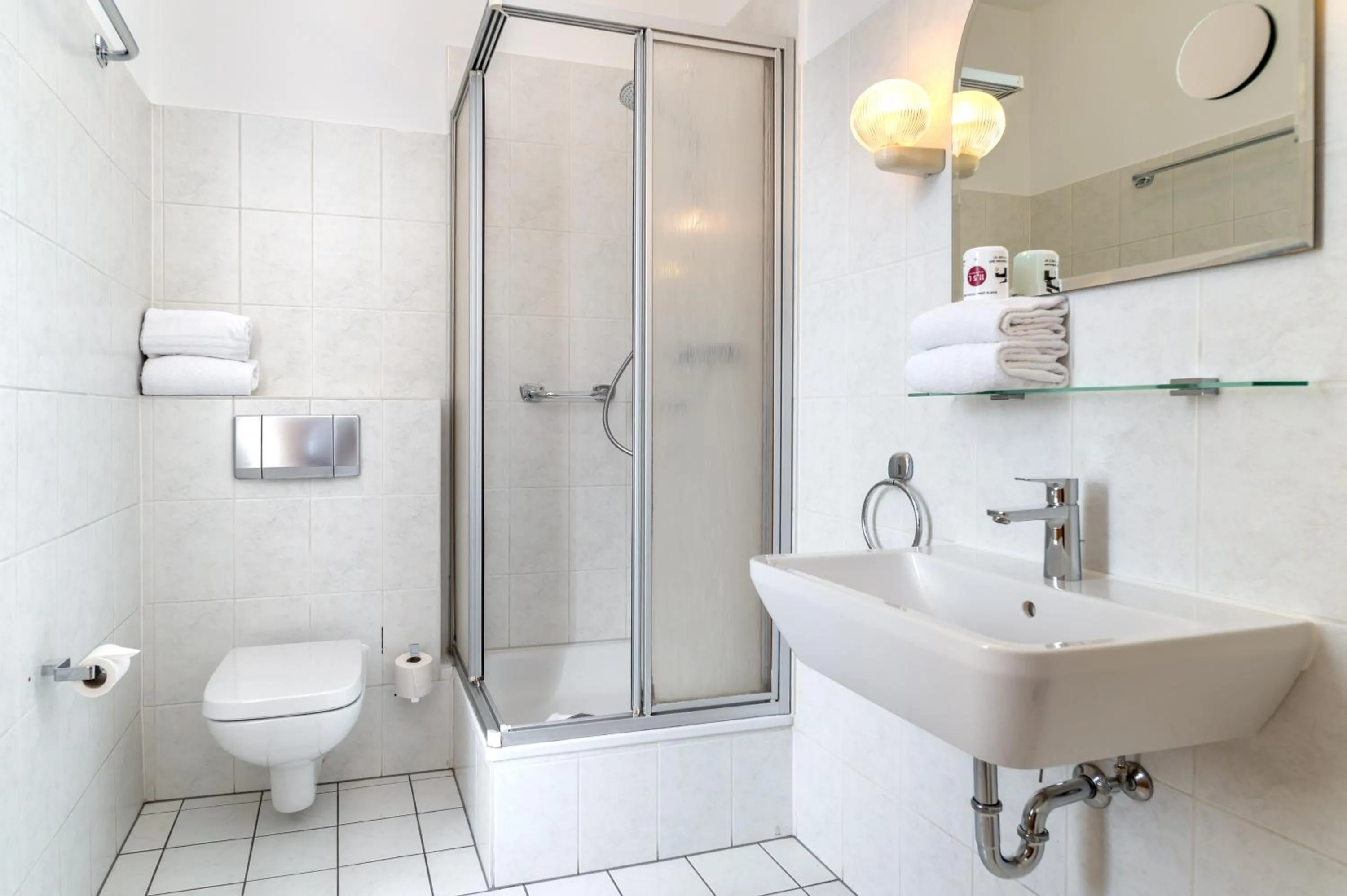 Shower in Hotel Esplanade Dortmund