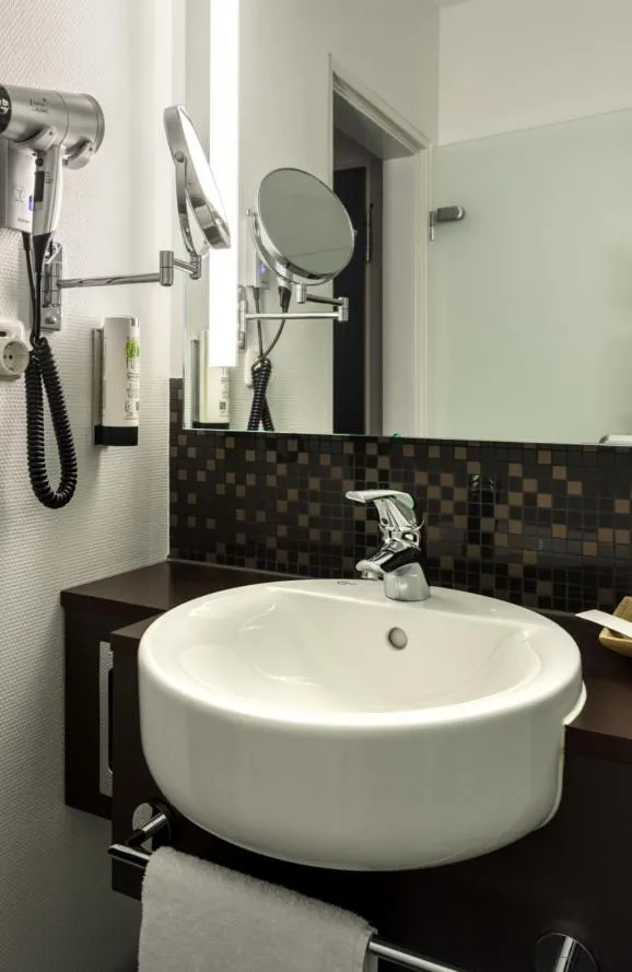 Bathroom in Hotel Esplanade Dortmund