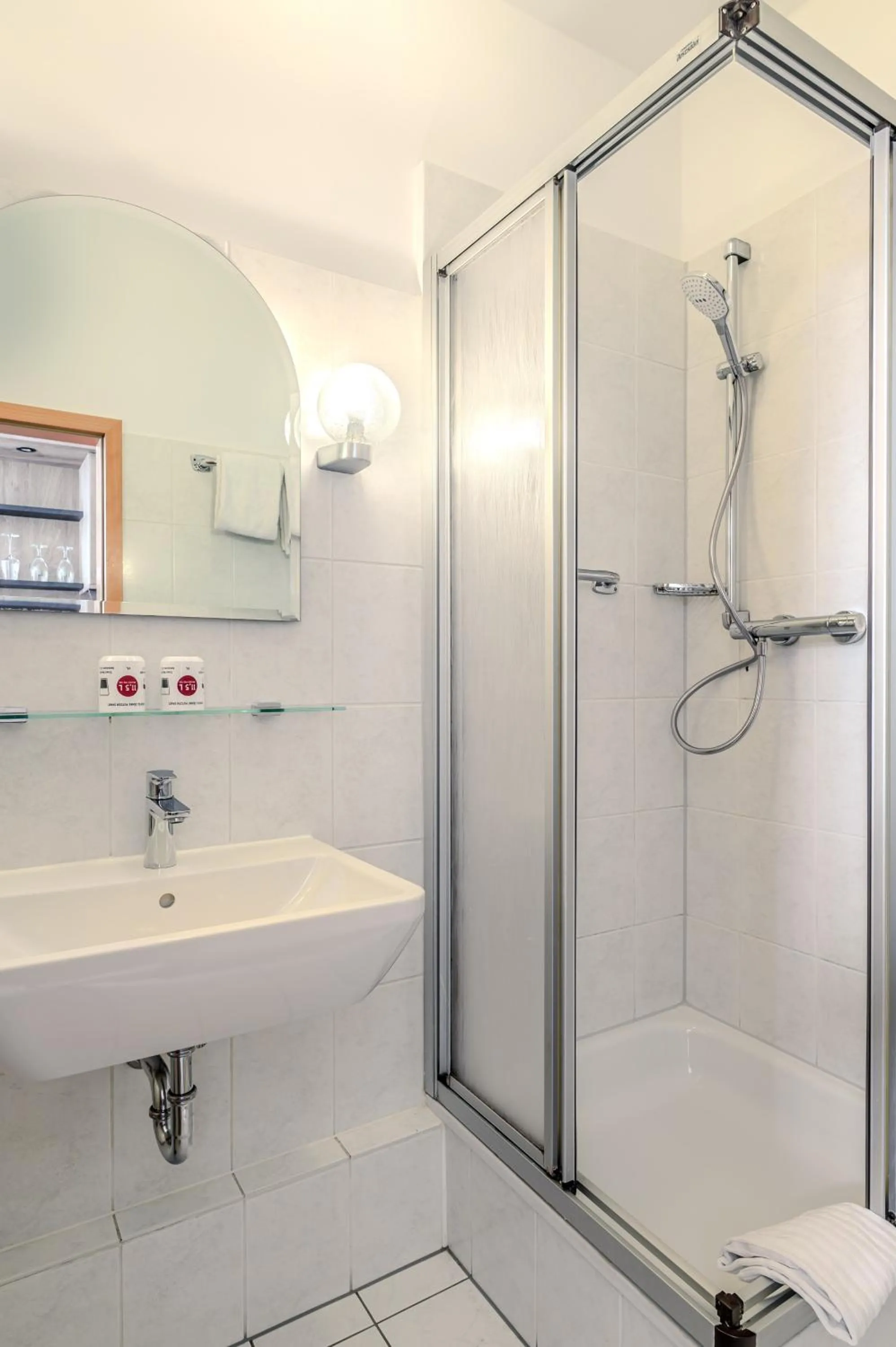 Shower in Hotel Esplanade Dortmund