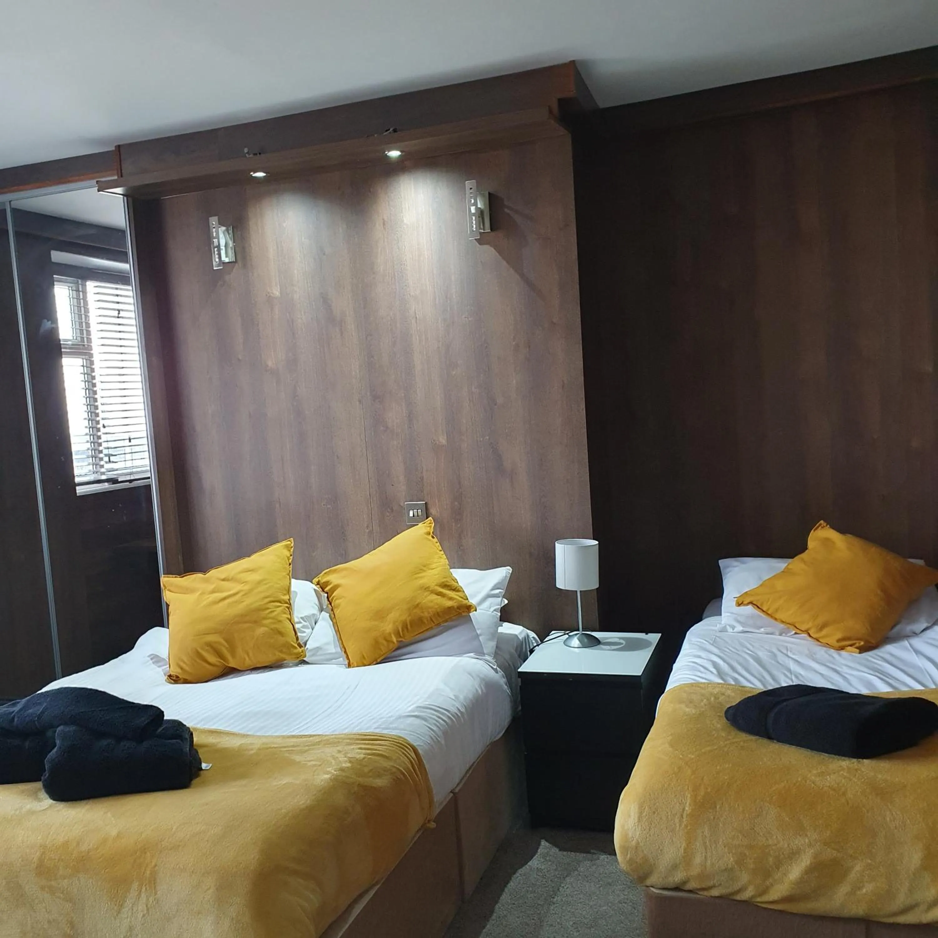 Bed in South Beach Kings Promenade Hotel