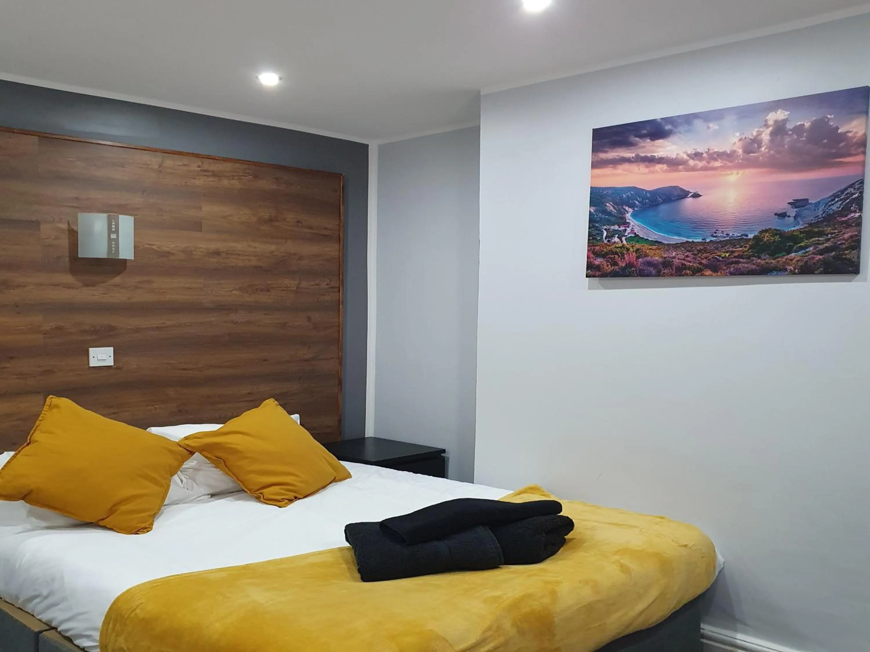 Bed in South Beach Kings Promenade Hotel