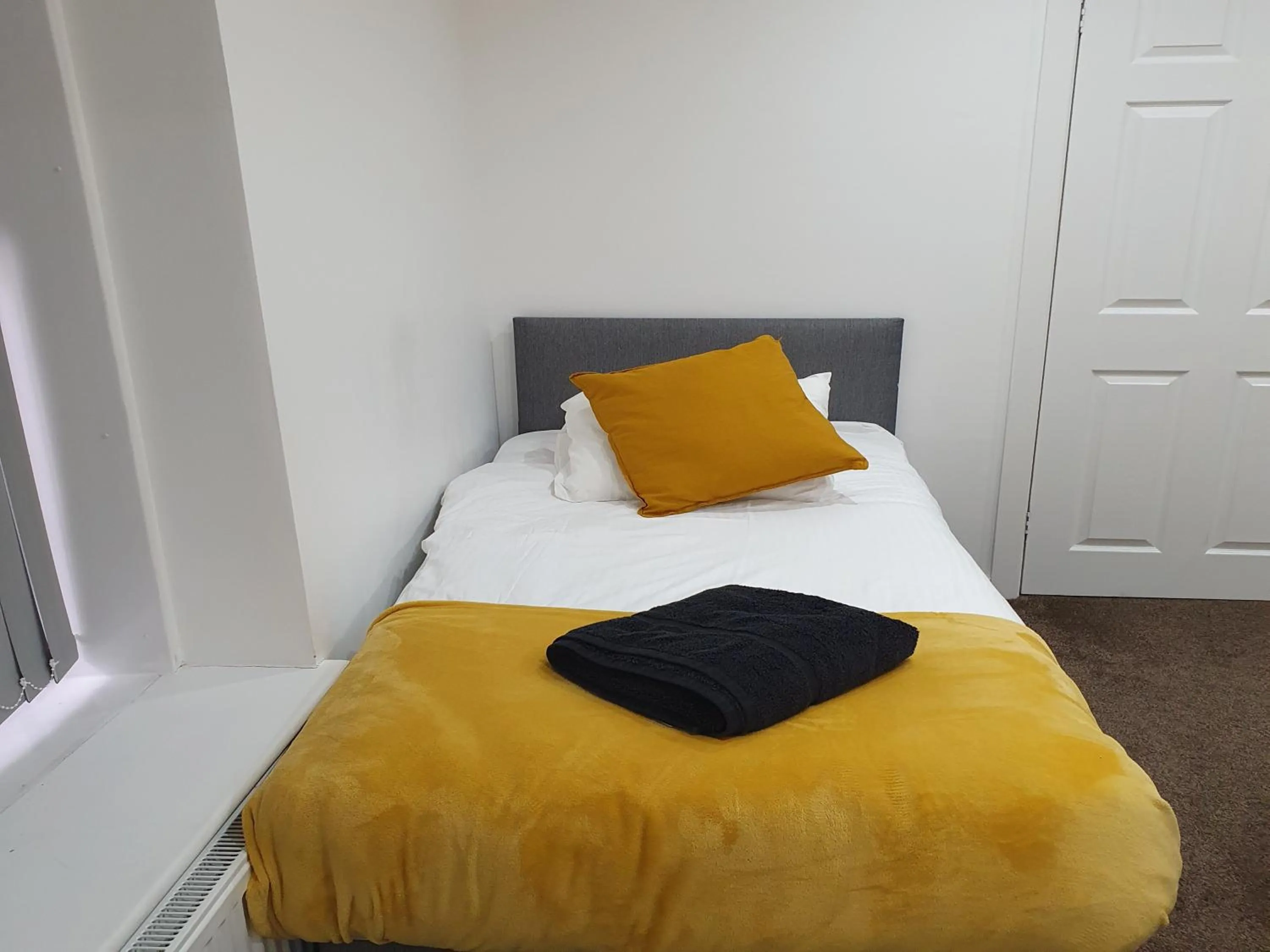 Bed in South Beach Kings Promenade Hotel