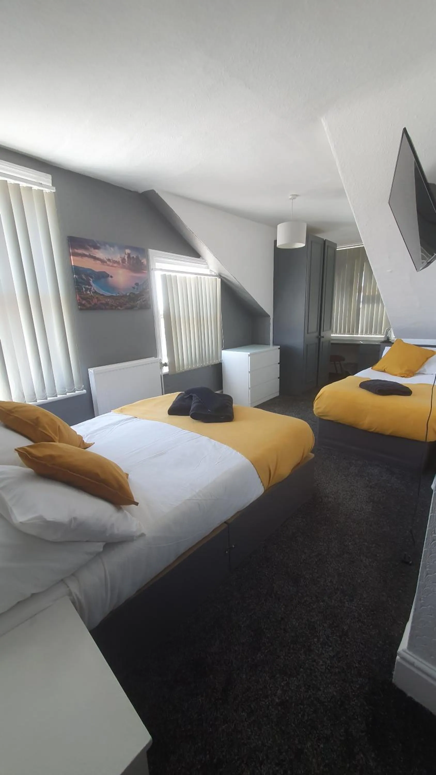 Bed in South Beach Kings Promenade Hotel