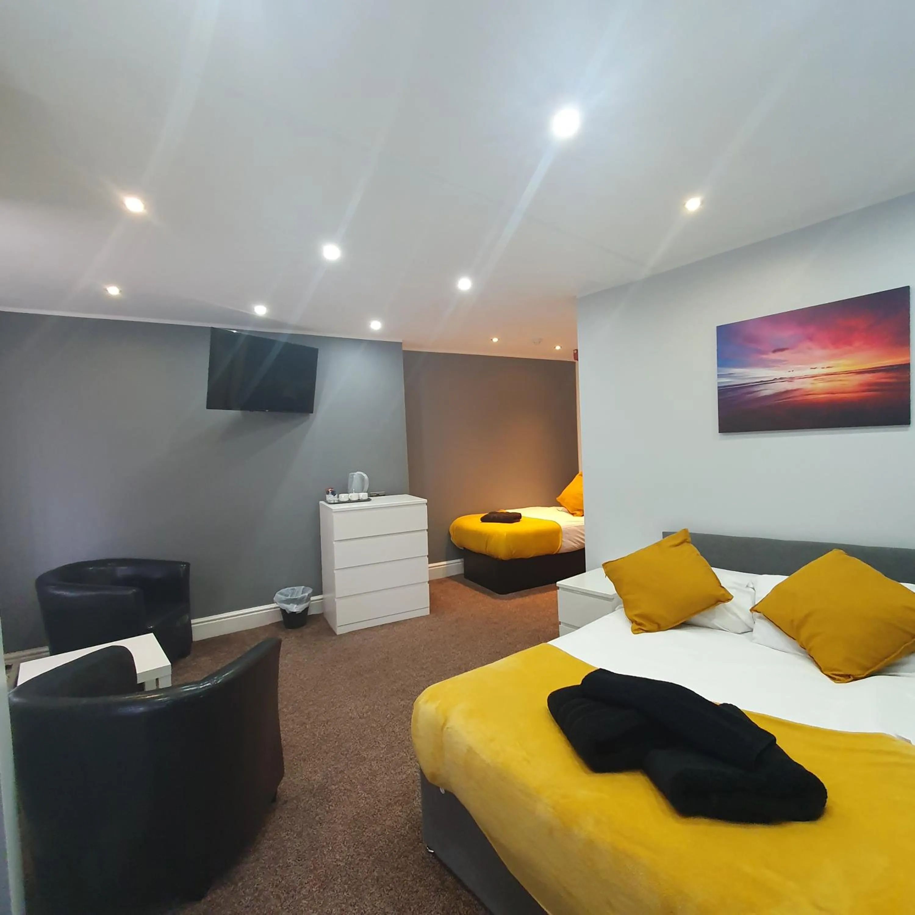 Bed in South Beach Kings Promenade Hotel