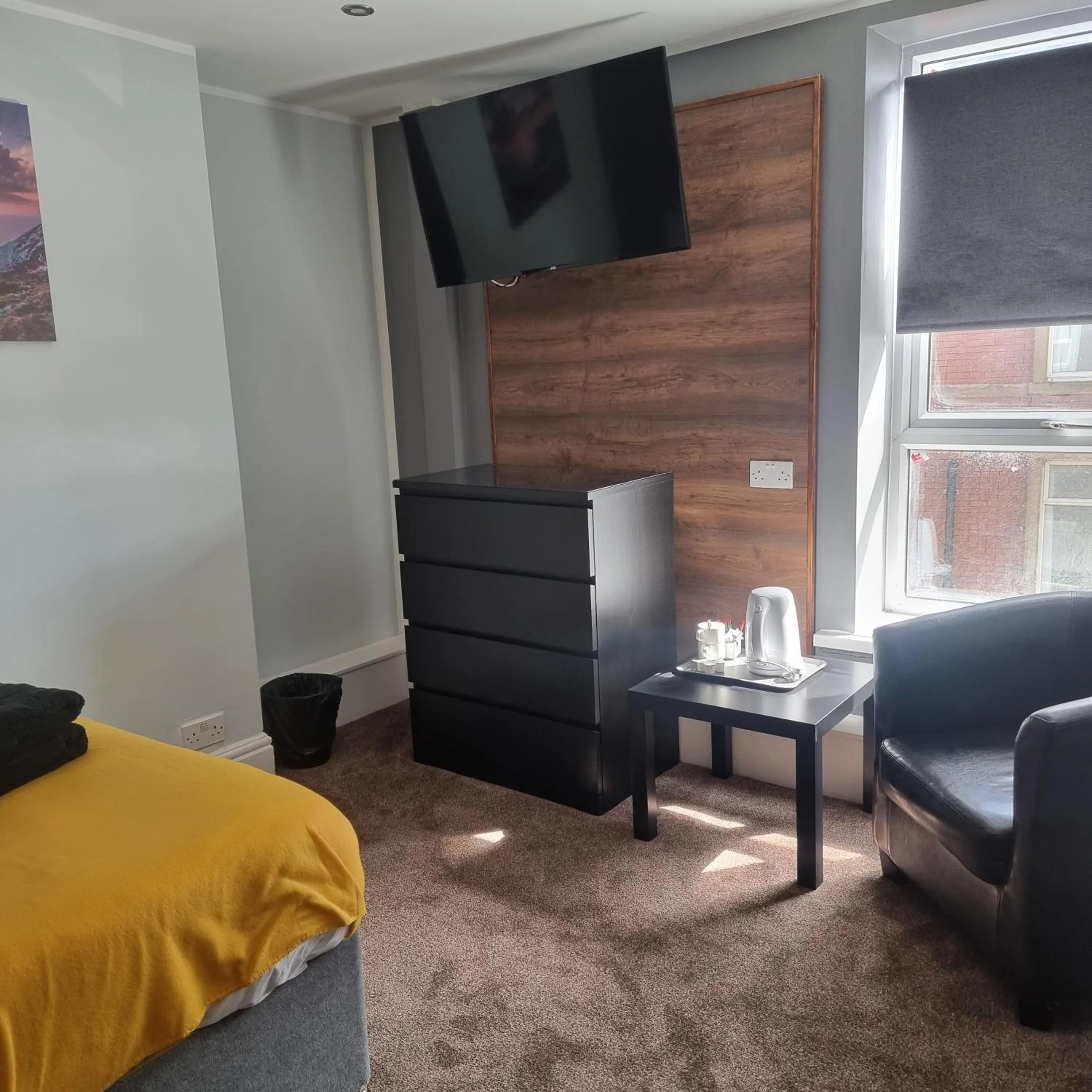 Bed in South Beach Kings Promenade Hotel