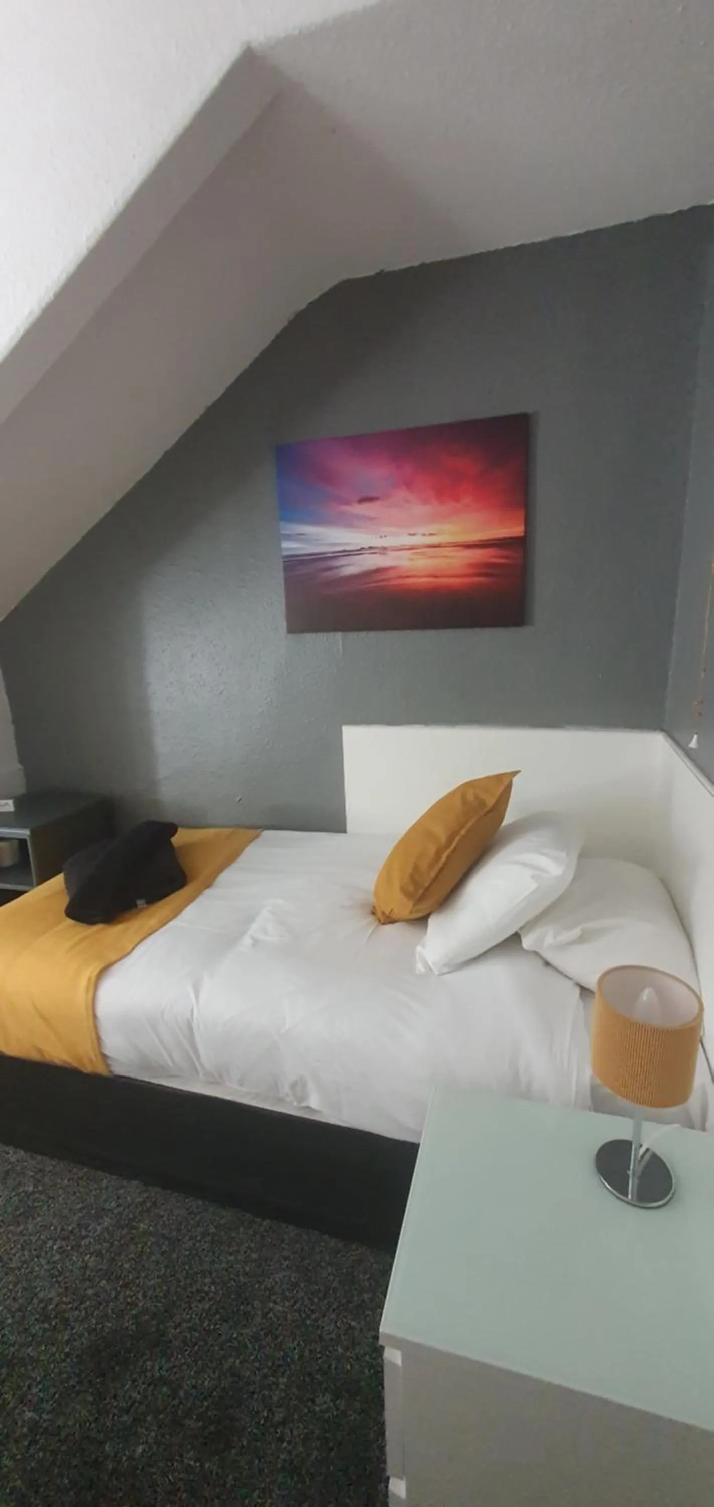 Bed in South Beach Kings Promenade Hotel