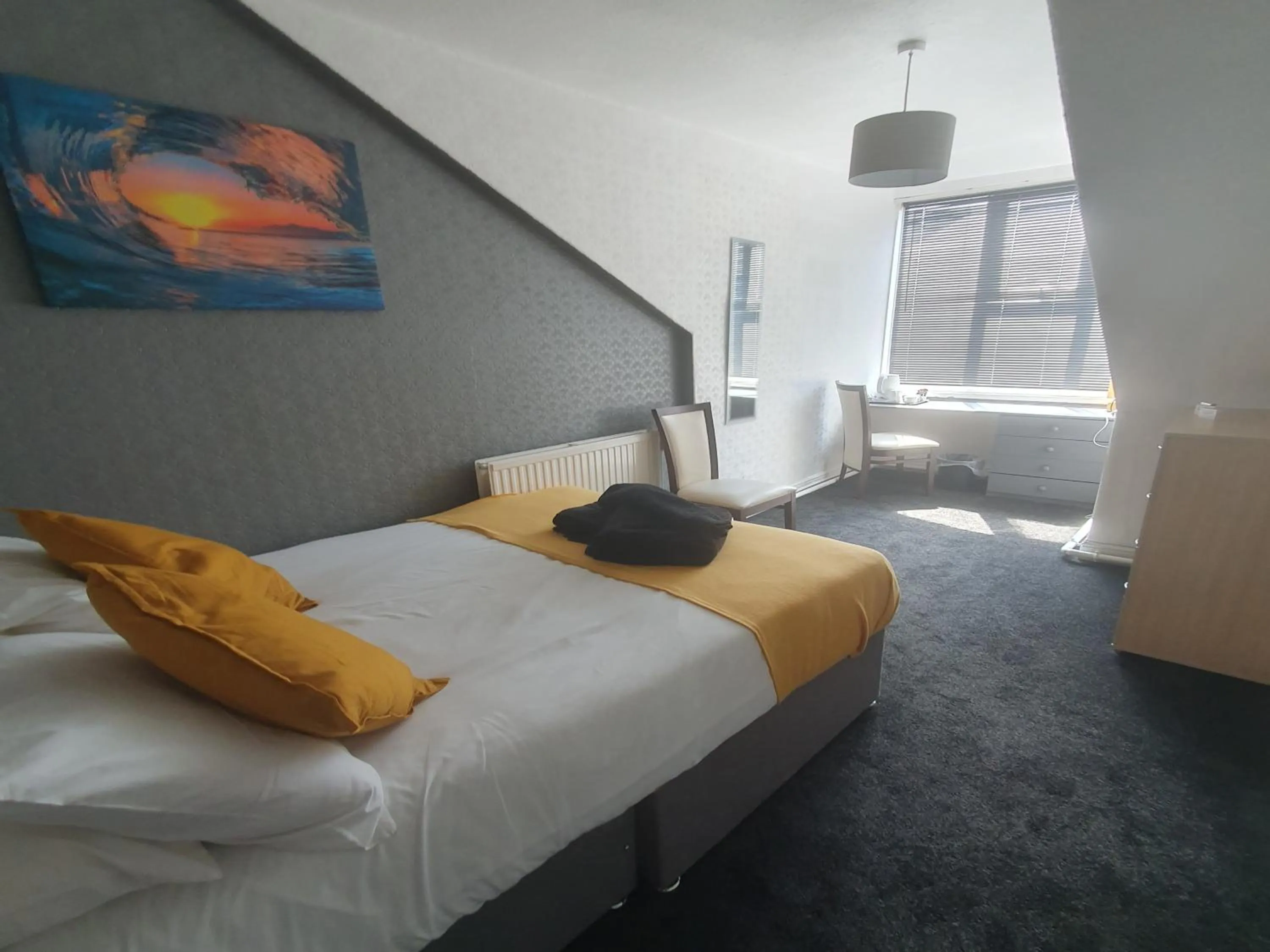 Bed in South Beach Kings Promenade Hotel