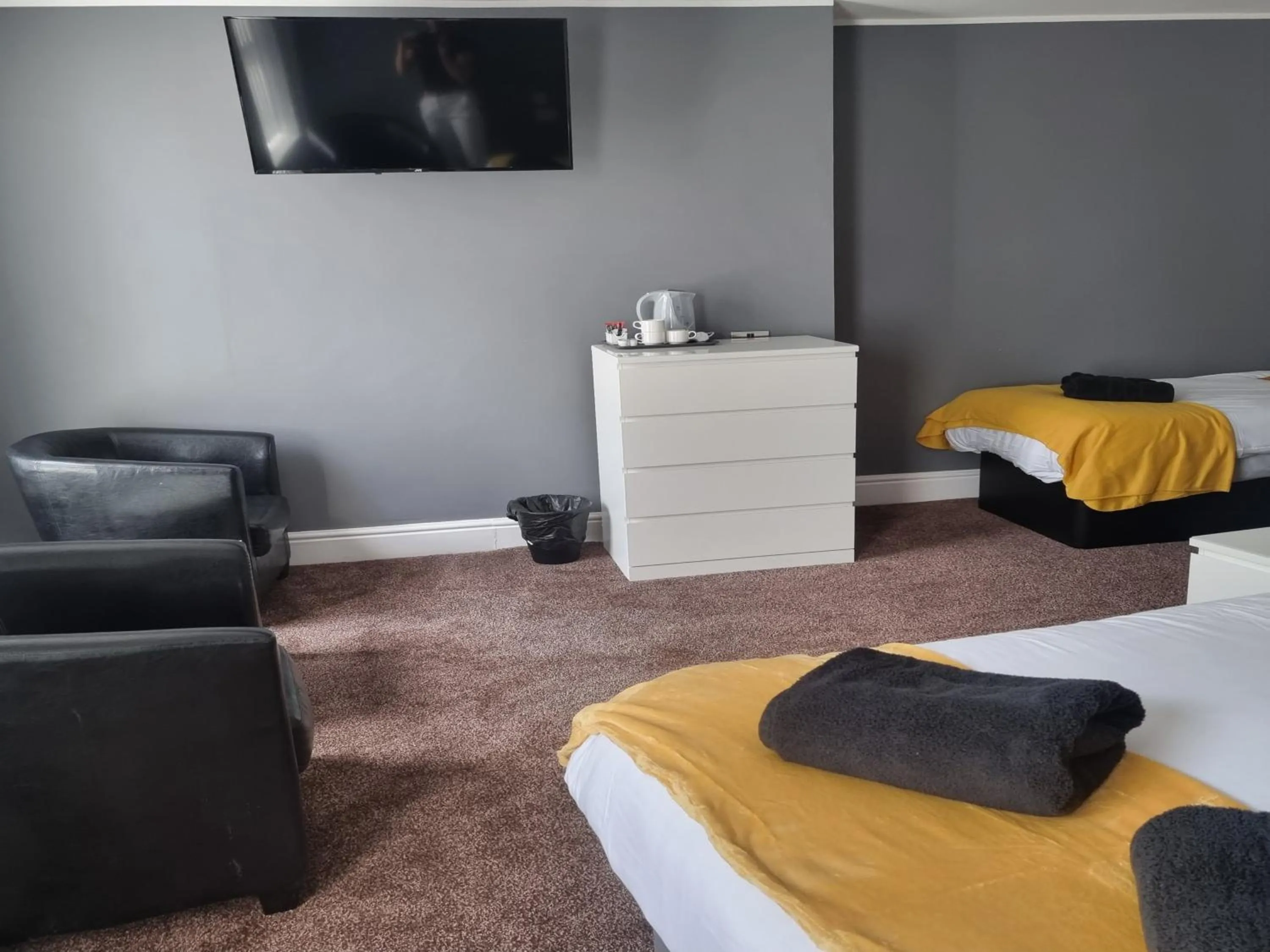 Bed in South Beach Kings Promenade Hotel