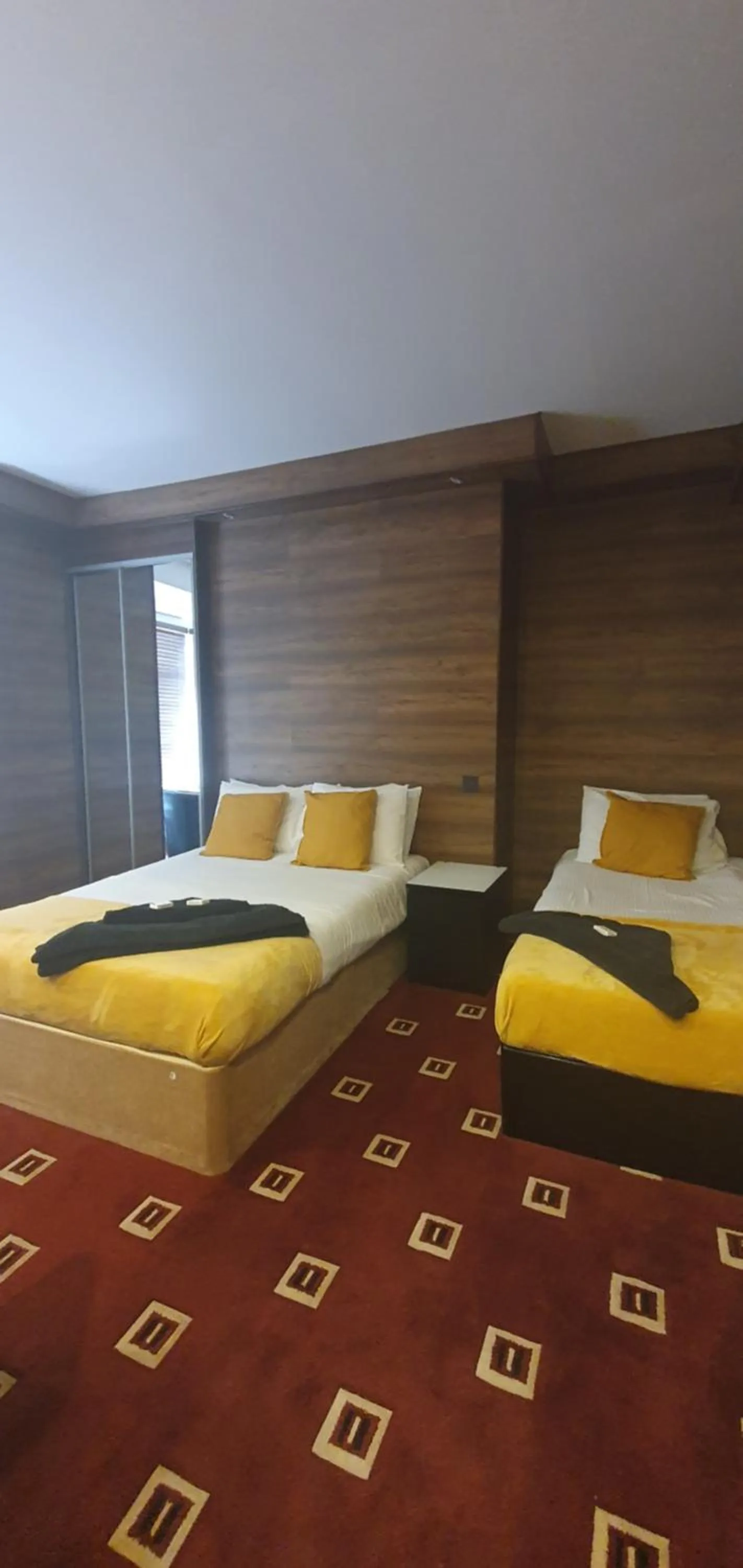 Deluxe Triple Room with Sea View in South Beach Kings Promenade Hotel