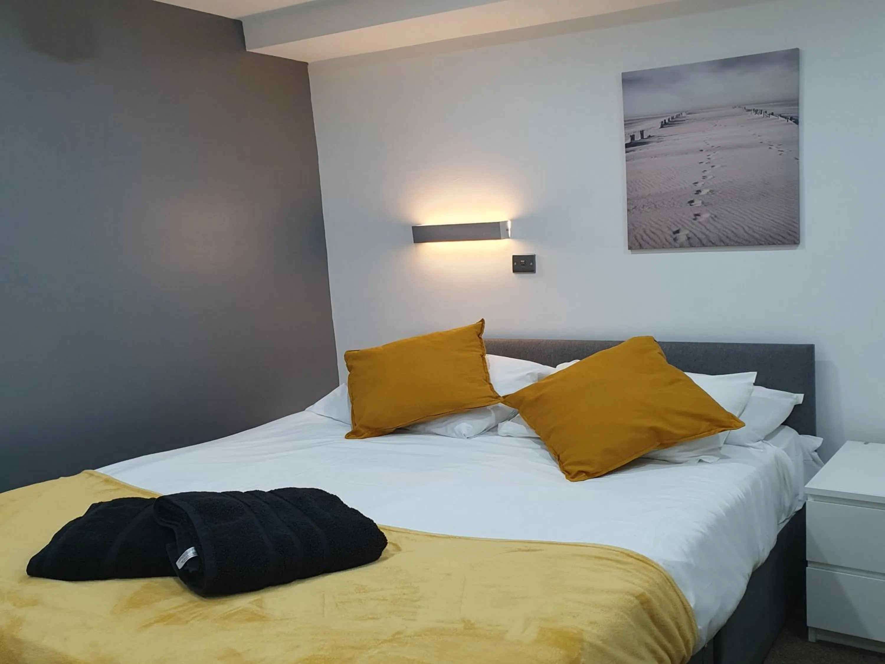 Bed in South Beach Kings Promenade Hotel