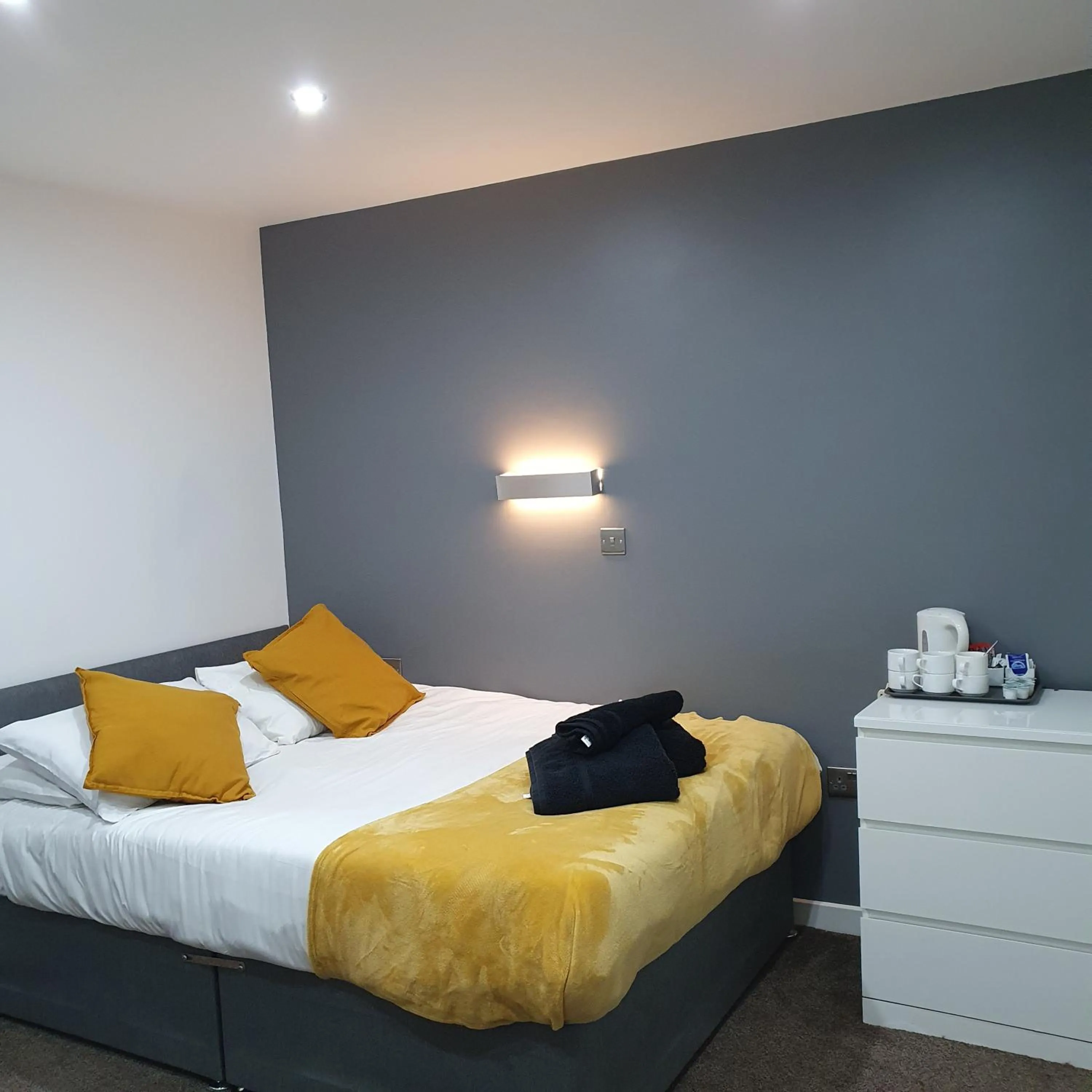 Bed in South Beach Kings Promenade Hotel